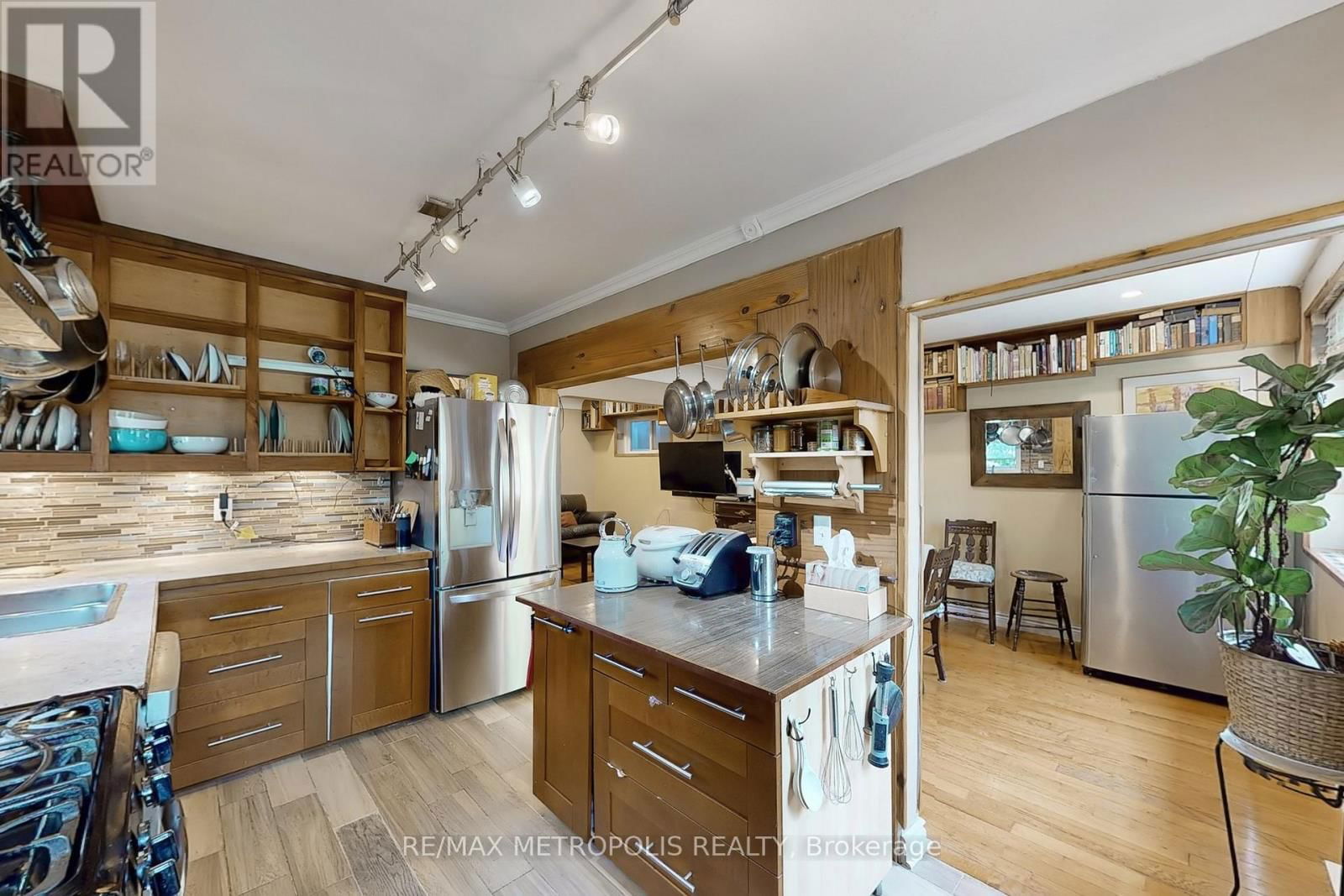 982 COSBURN AVENUE Image 12