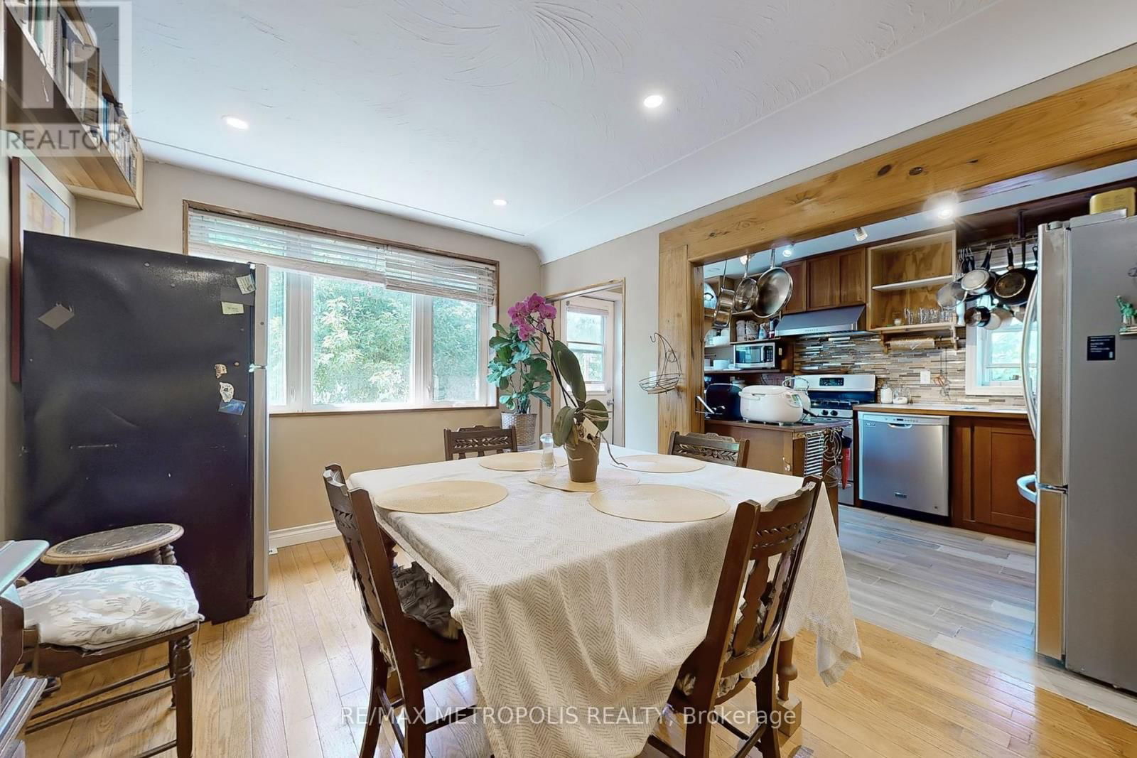 982 COSBURN AVENUE Image 15