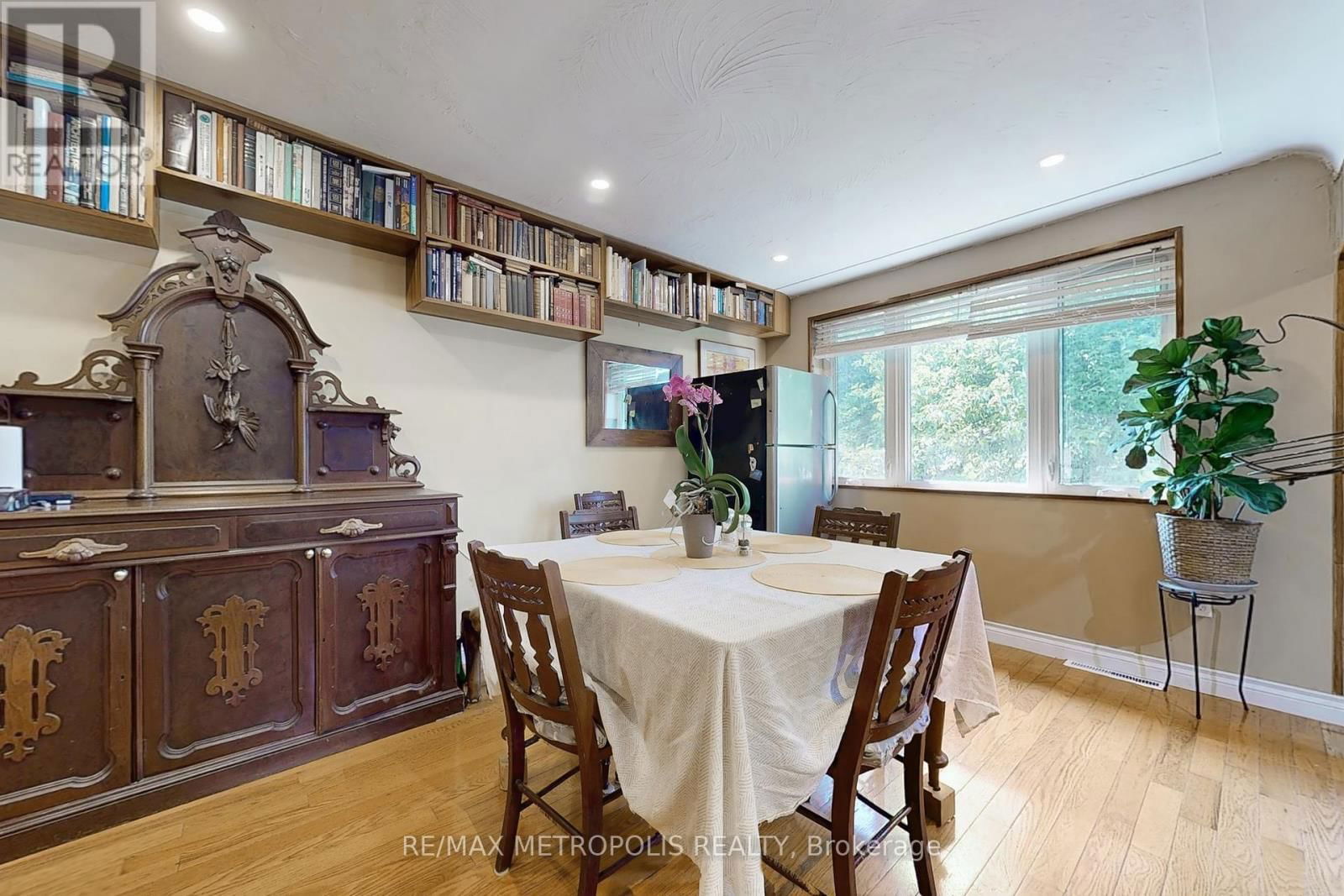 982 COSBURN AVENUE Image 16