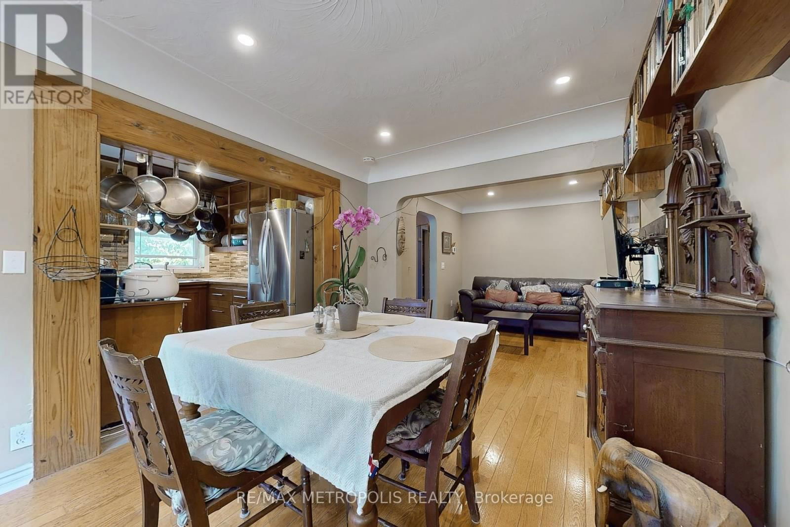 982 COSBURN AVENUE Image 17