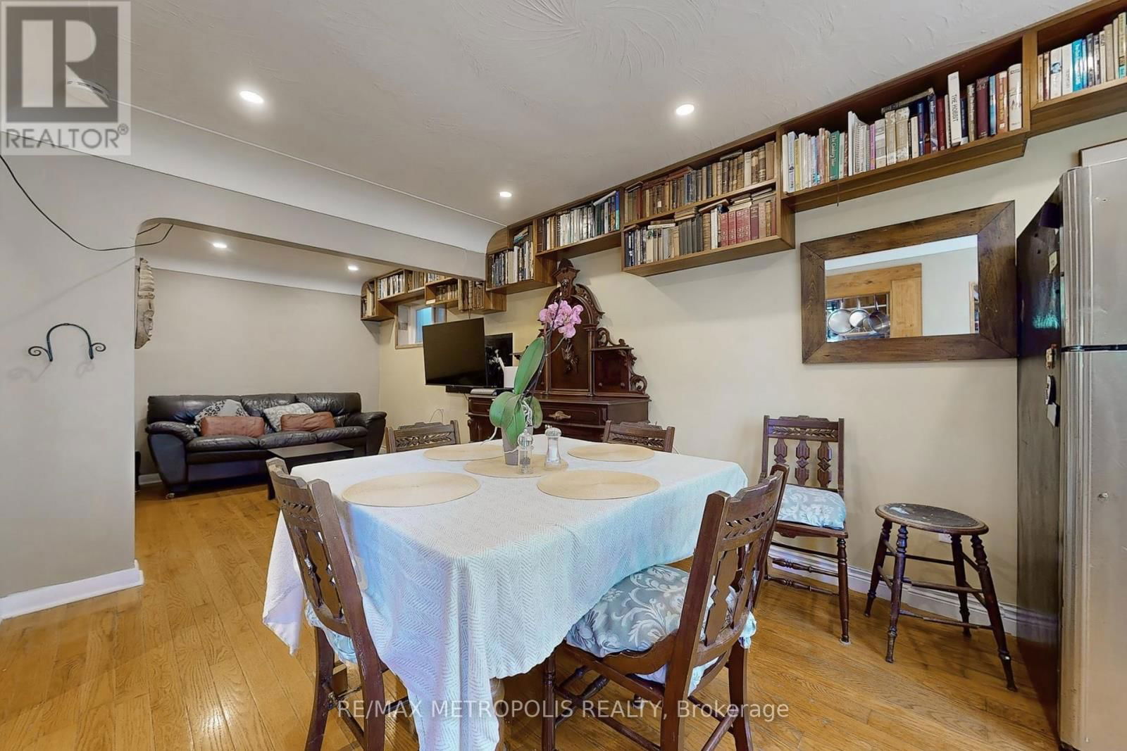 982 COSBURN AVENUE Image 18