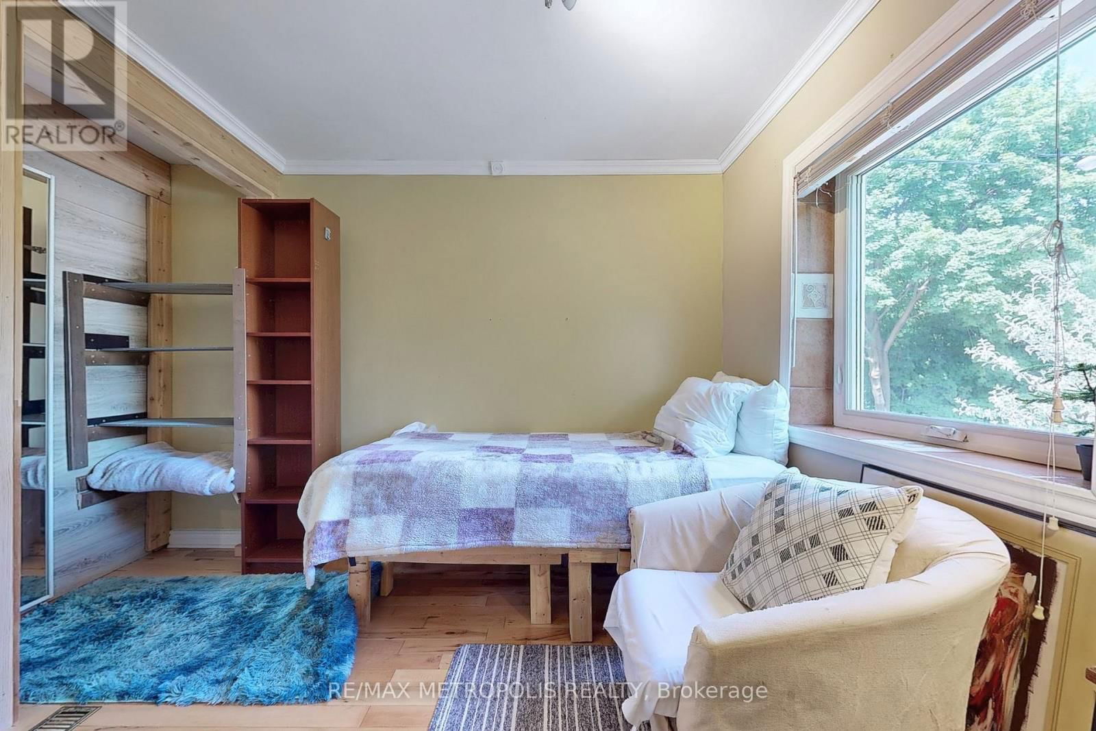 982 COSBURN AVENUE Image 24