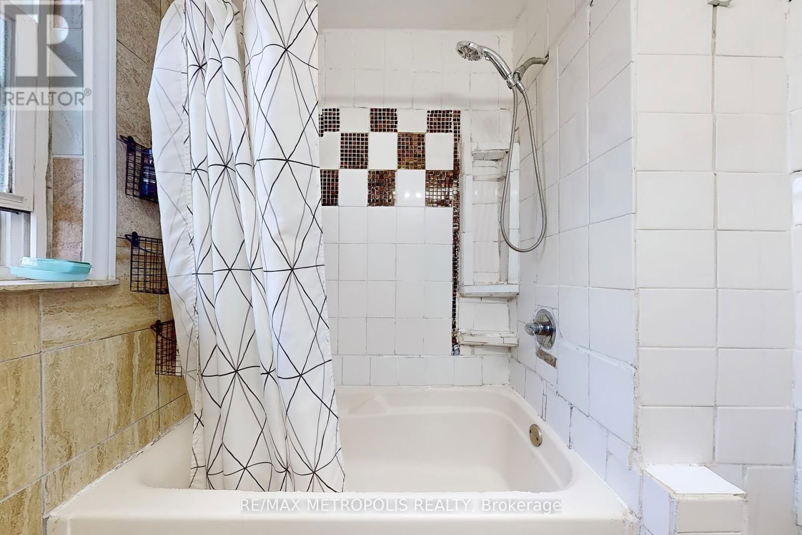 982 COSBURN AVENUE Image 31