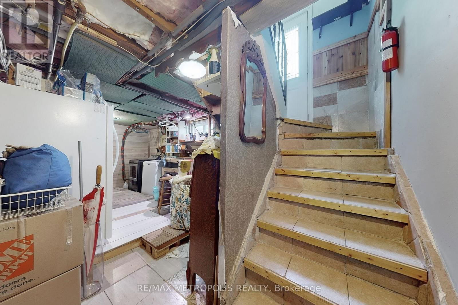982 COSBURN AVENUE Image 32