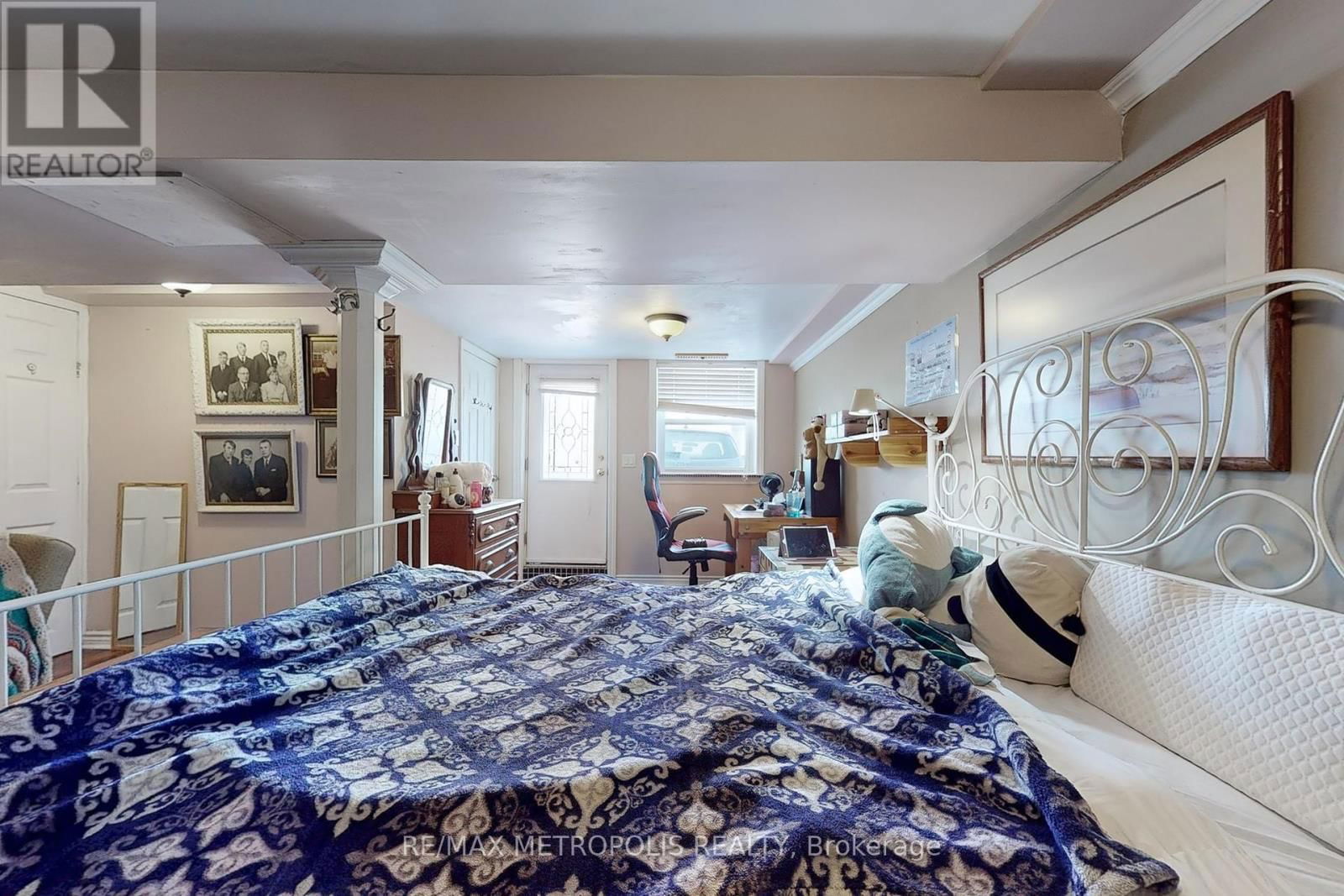 982 COSBURN AVENUE Image 36