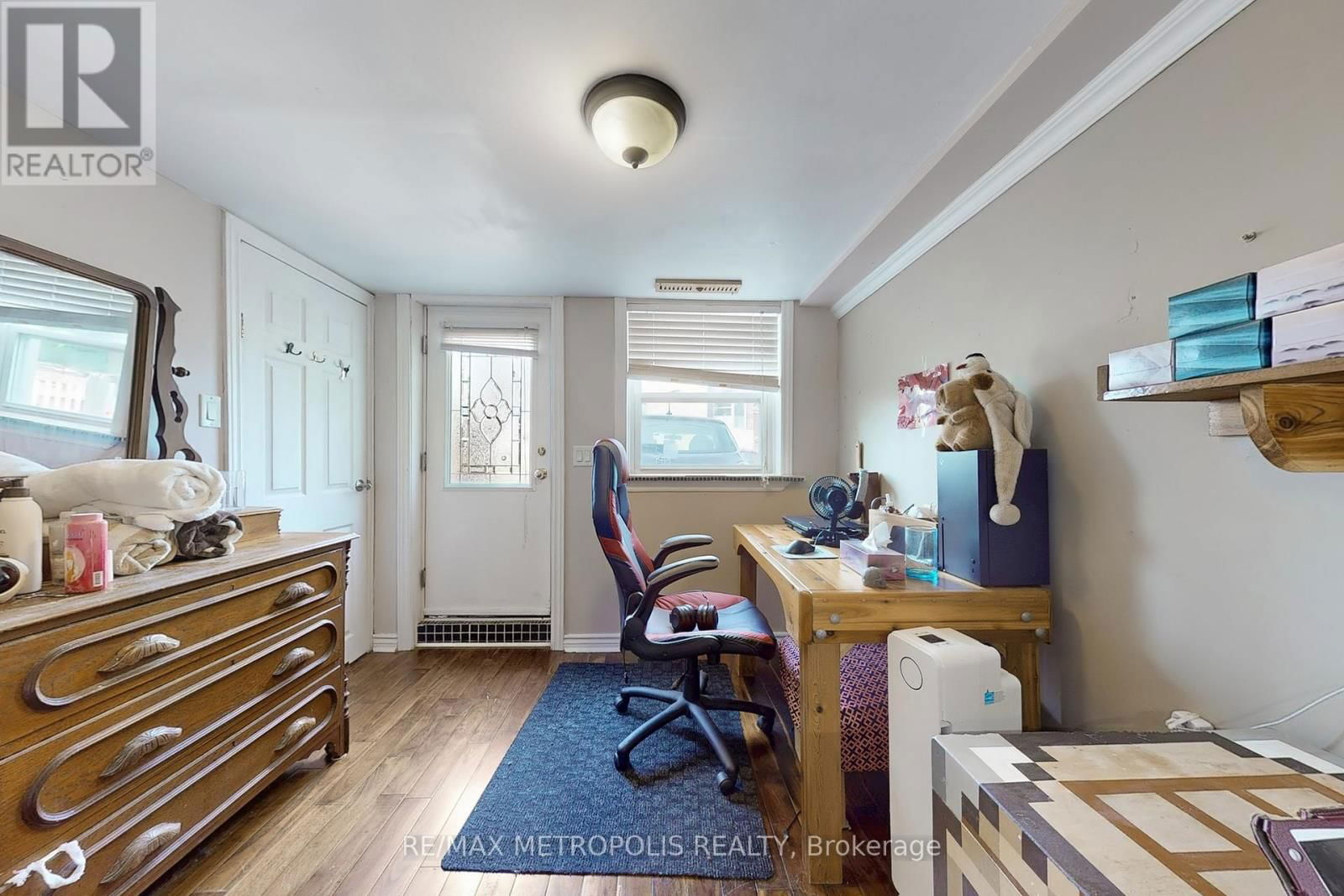 982 COSBURN AVENUE Image 38