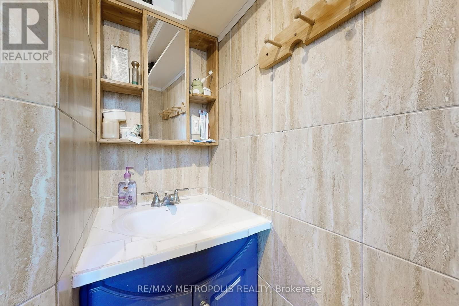 982 COSBURN AVENUE Image 39