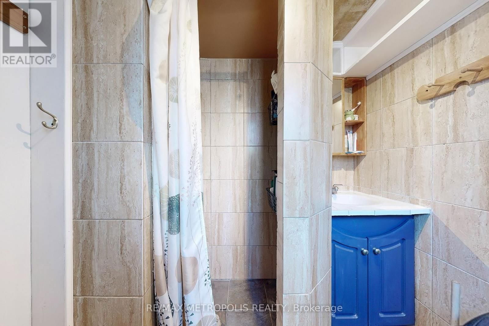 982 COSBURN AVENUE Image 40
