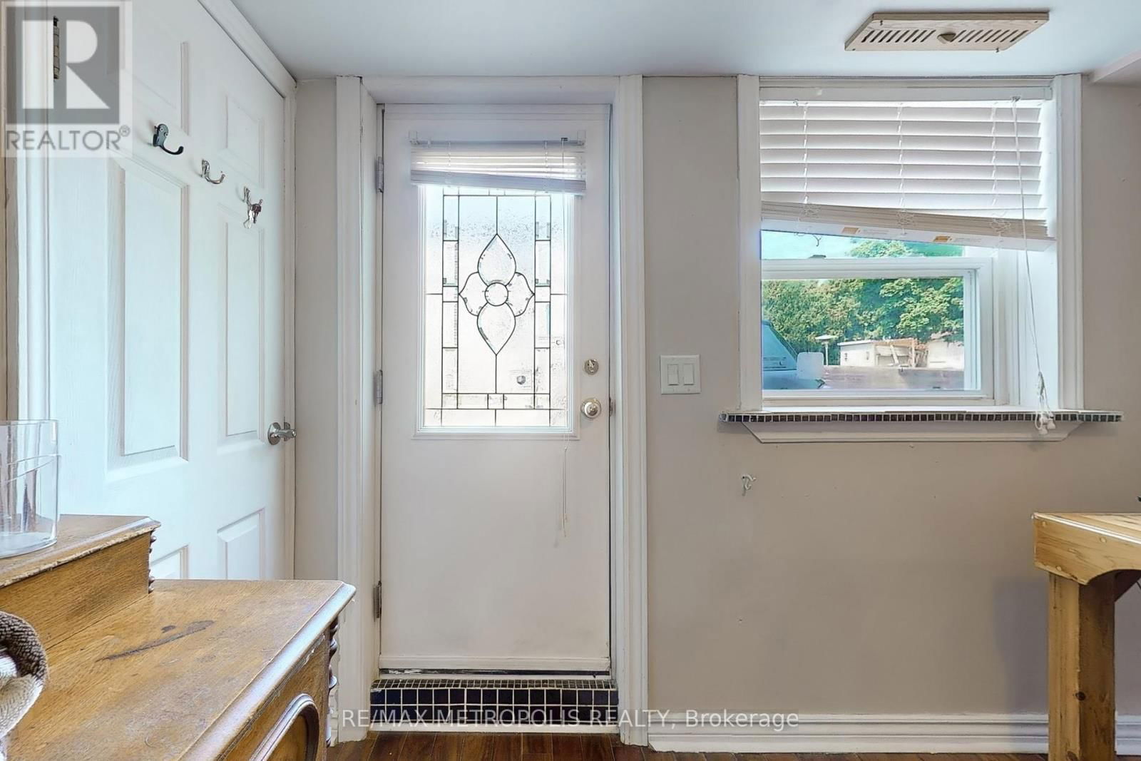 982 COSBURN AVENUE Image 42