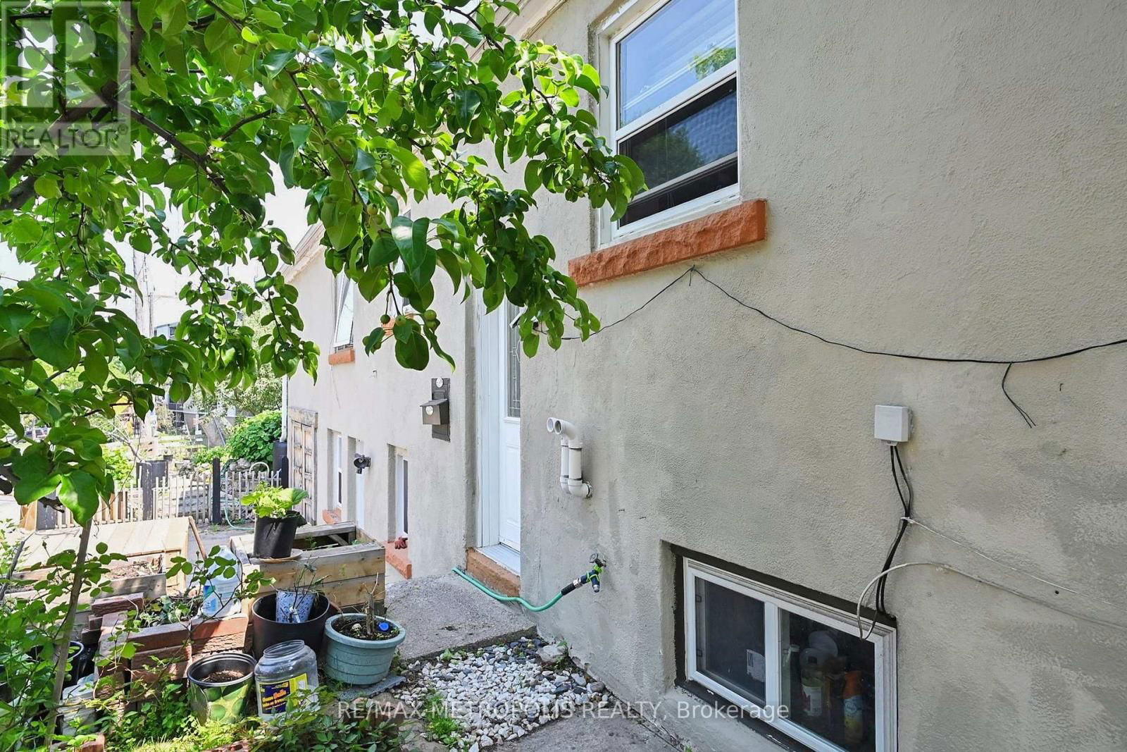 982 COSBURN AVENUE Image 43