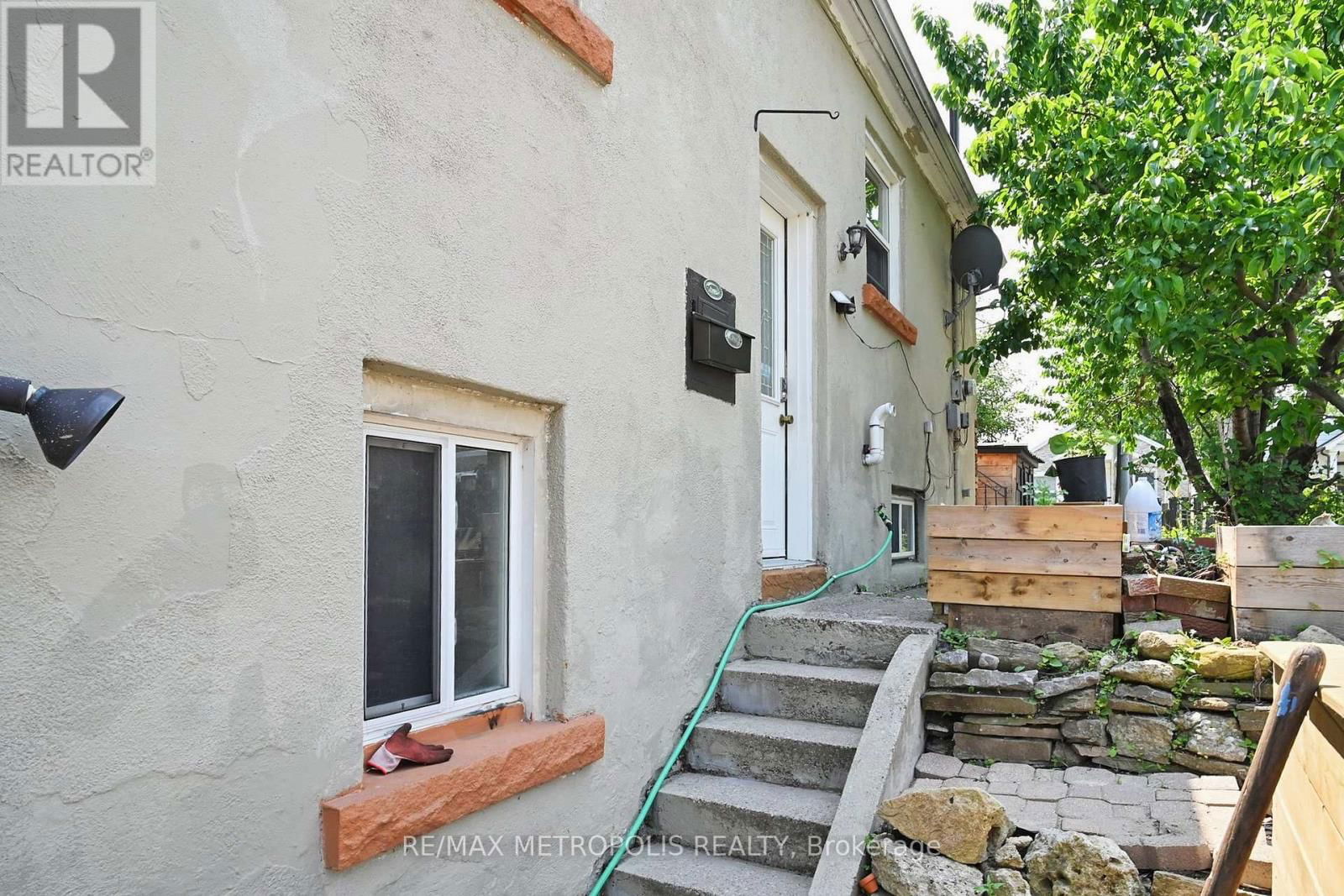 982 COSBURN AVENUE Image 44