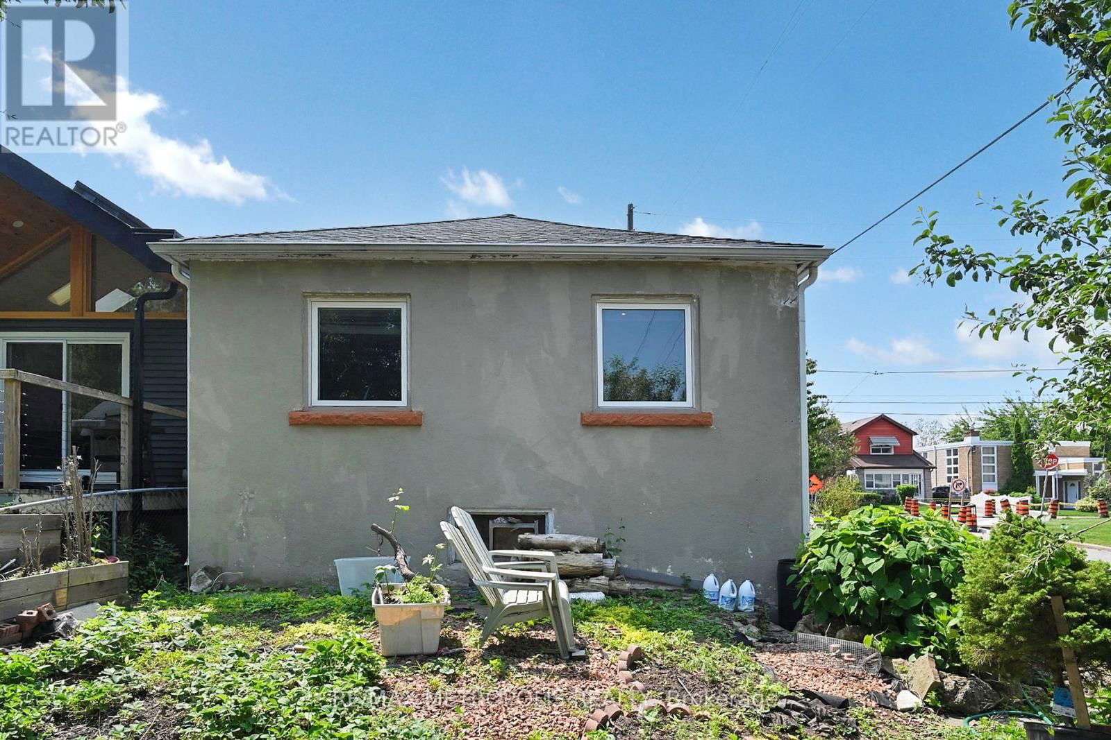 982 COSBURN AVENUE Image 46
