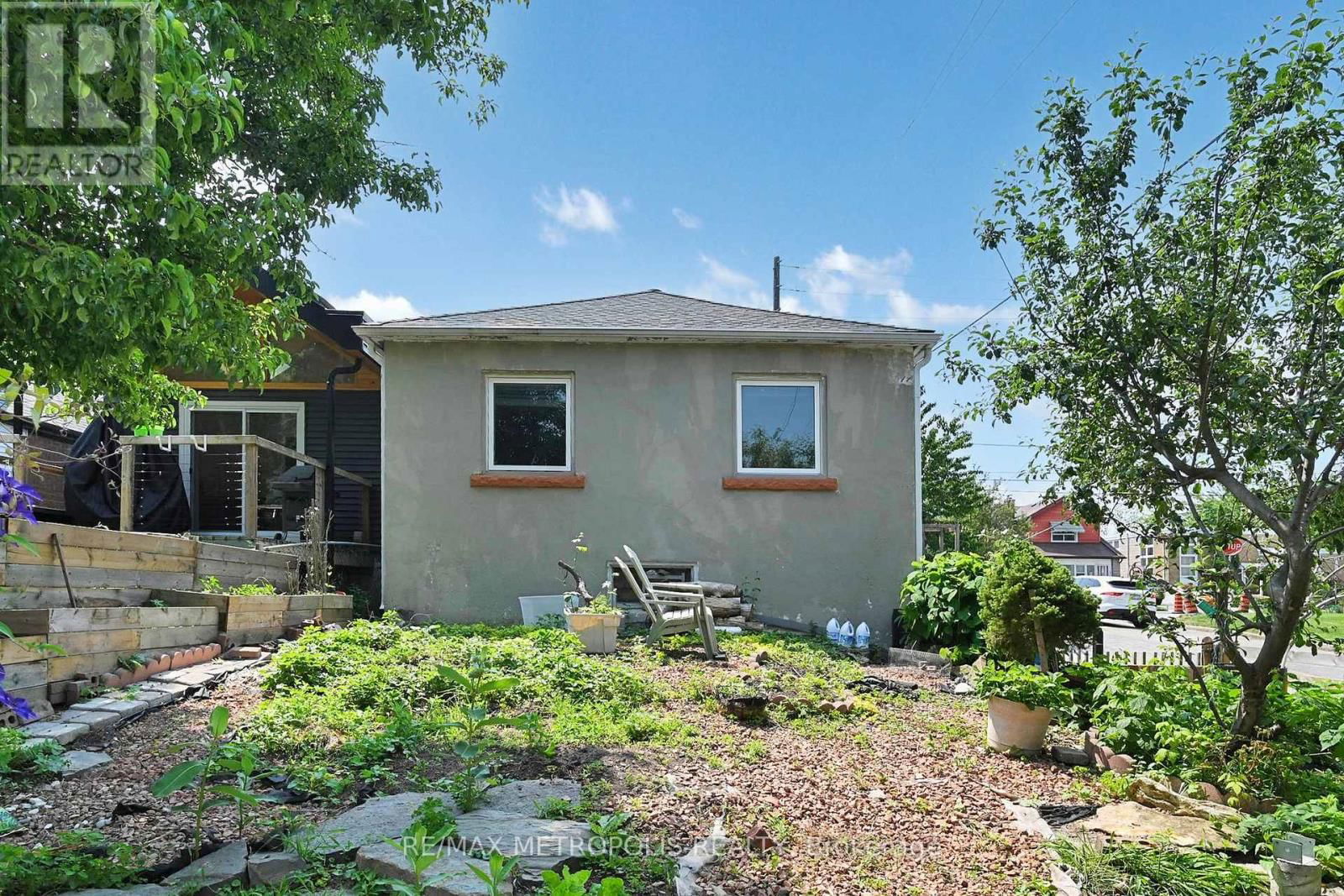 982 COSBURN AVENUE Image 48