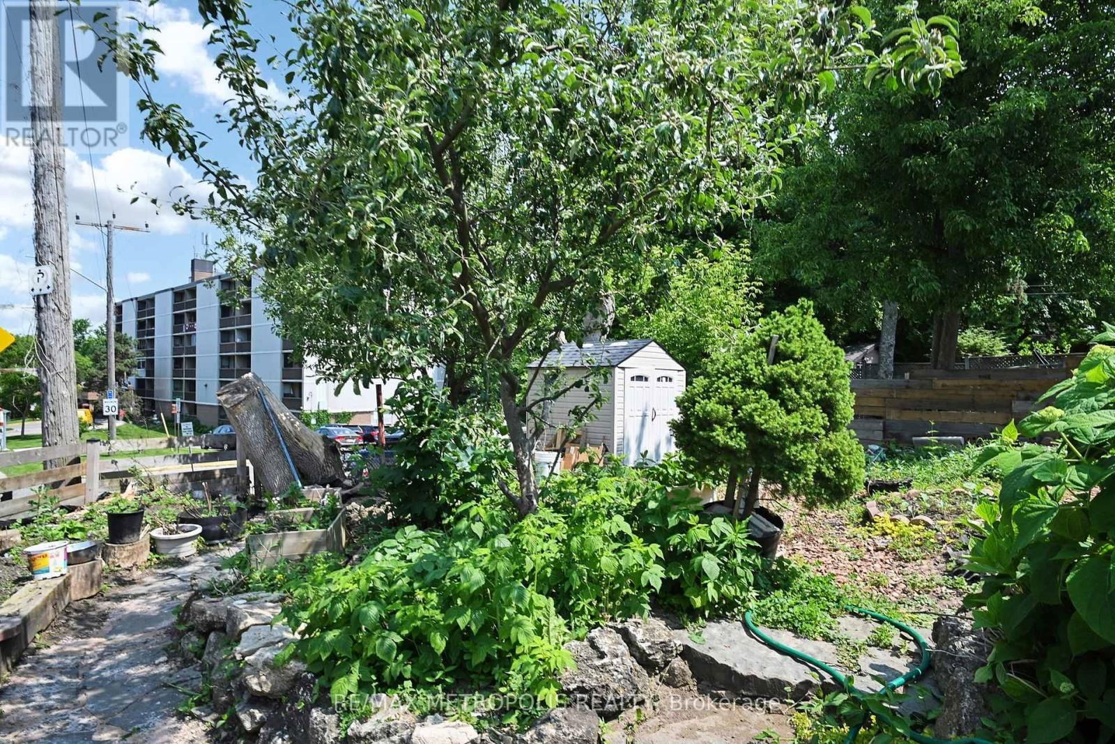 982 COSBURN AVENUE Image 49