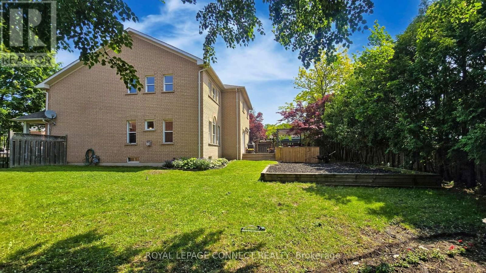68 MCBETH PLACE NORTH Image 35