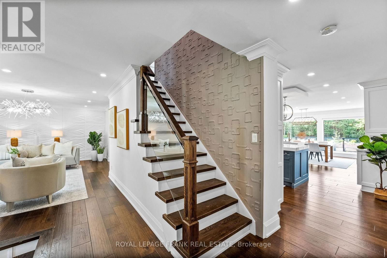 251 SHERWOOD COURT Image 18