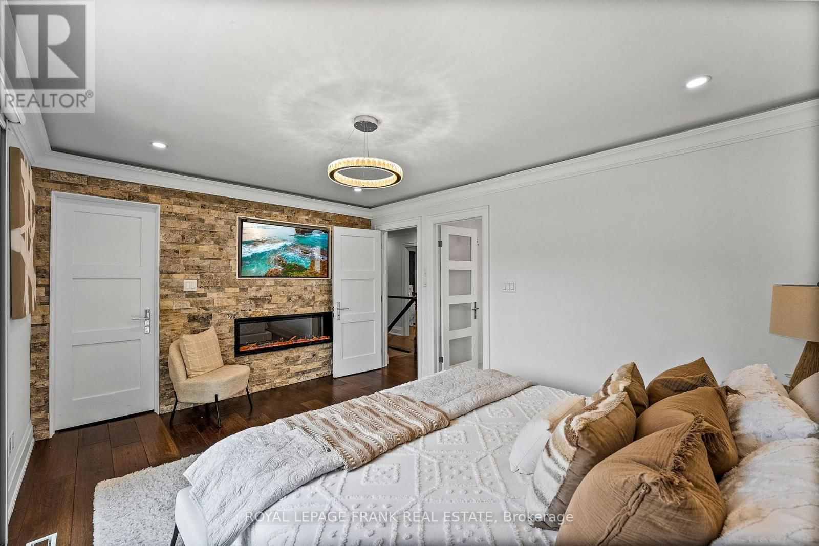 251 SHERWOOD COURT Image 26