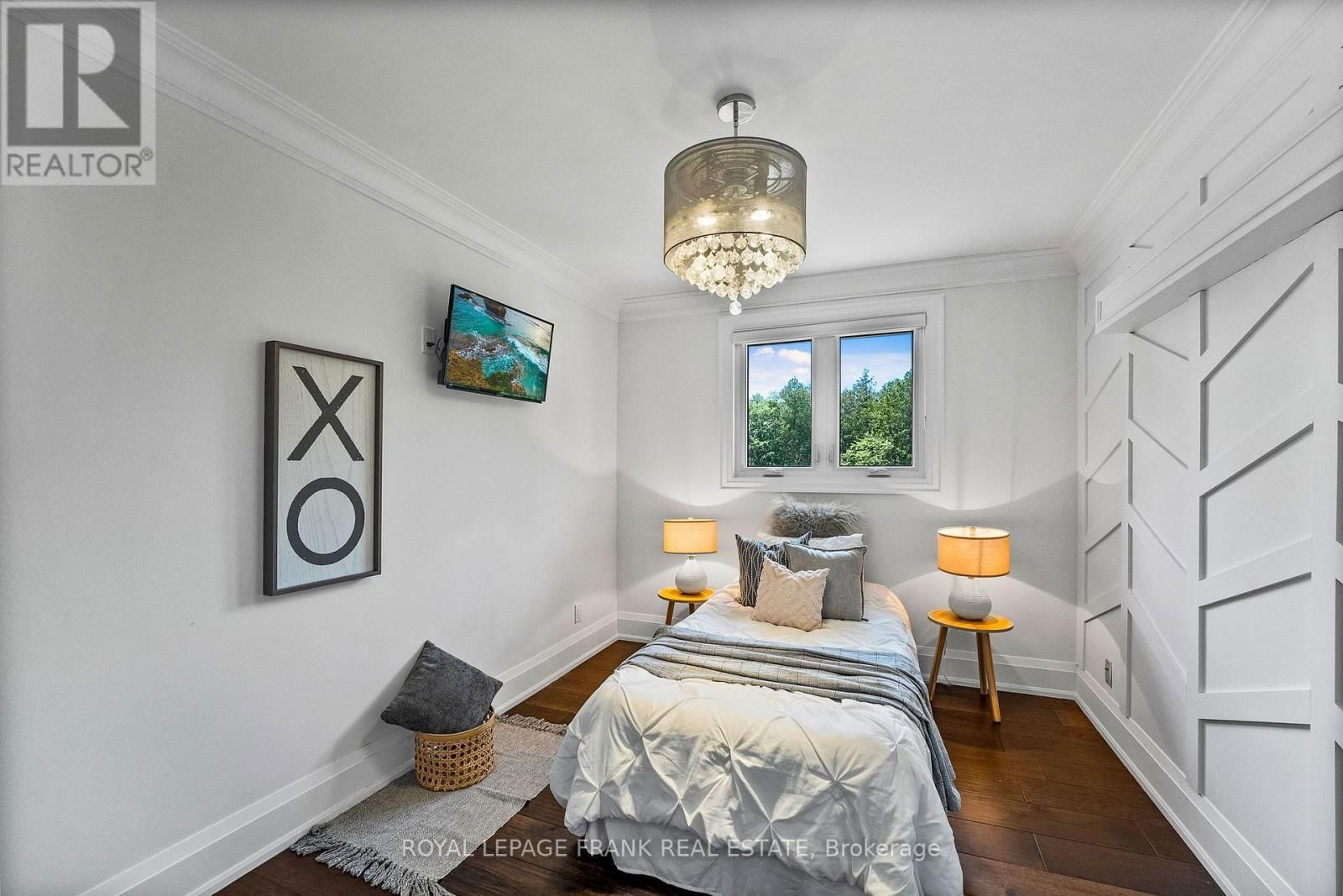 251 SHERWOOD COURT Image 31