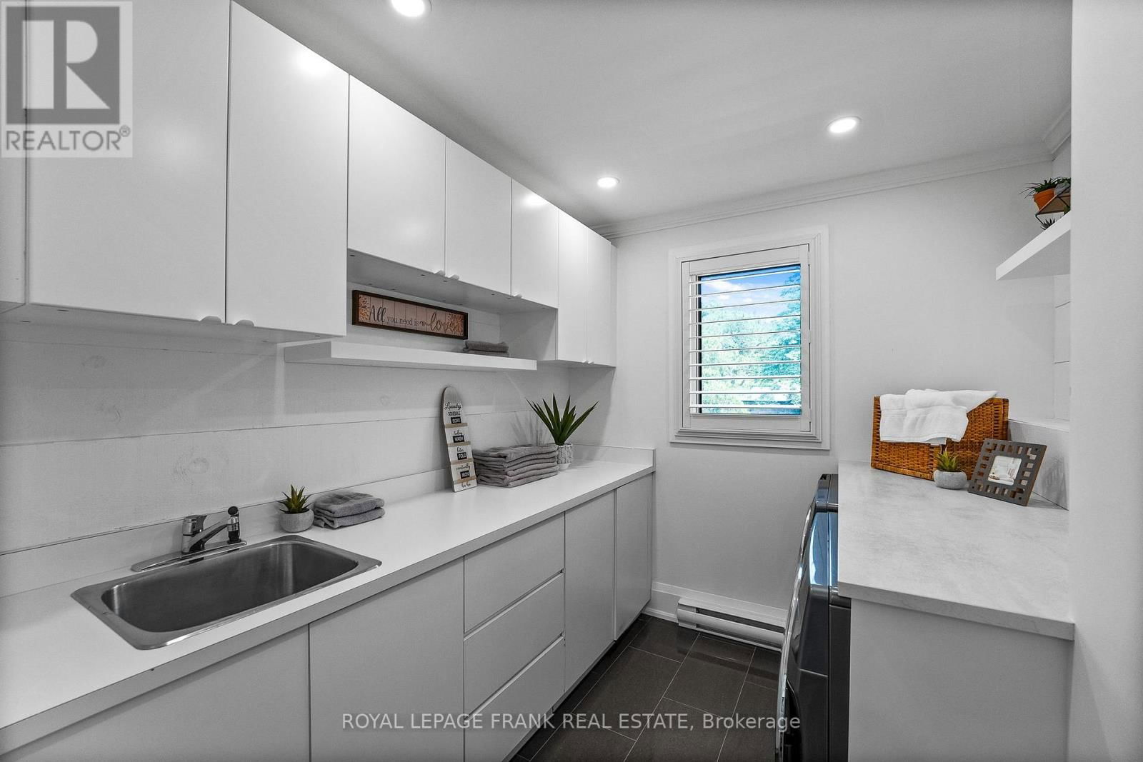 251 SHERWOOD COURT Image 33