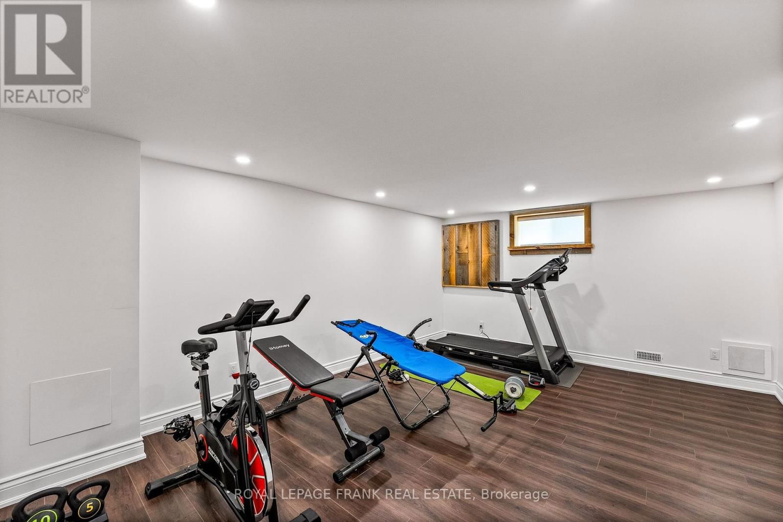 251 SHERWOOD COURT Image 34