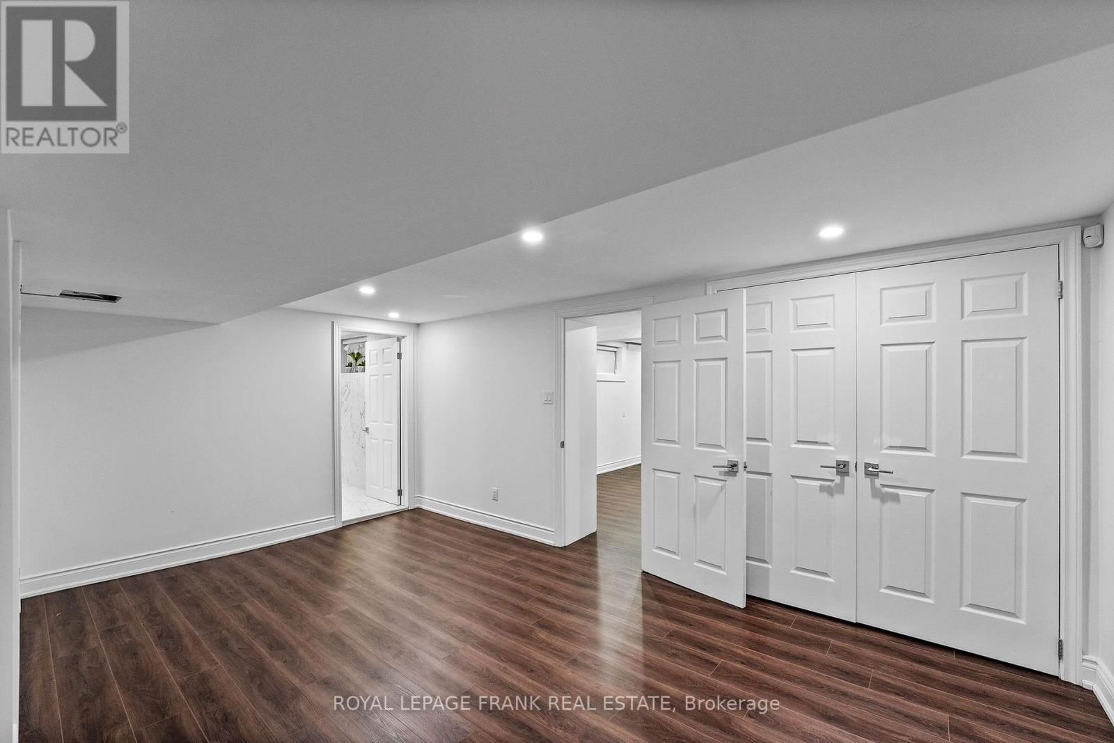 251 SHERWOOD COURT Image 36