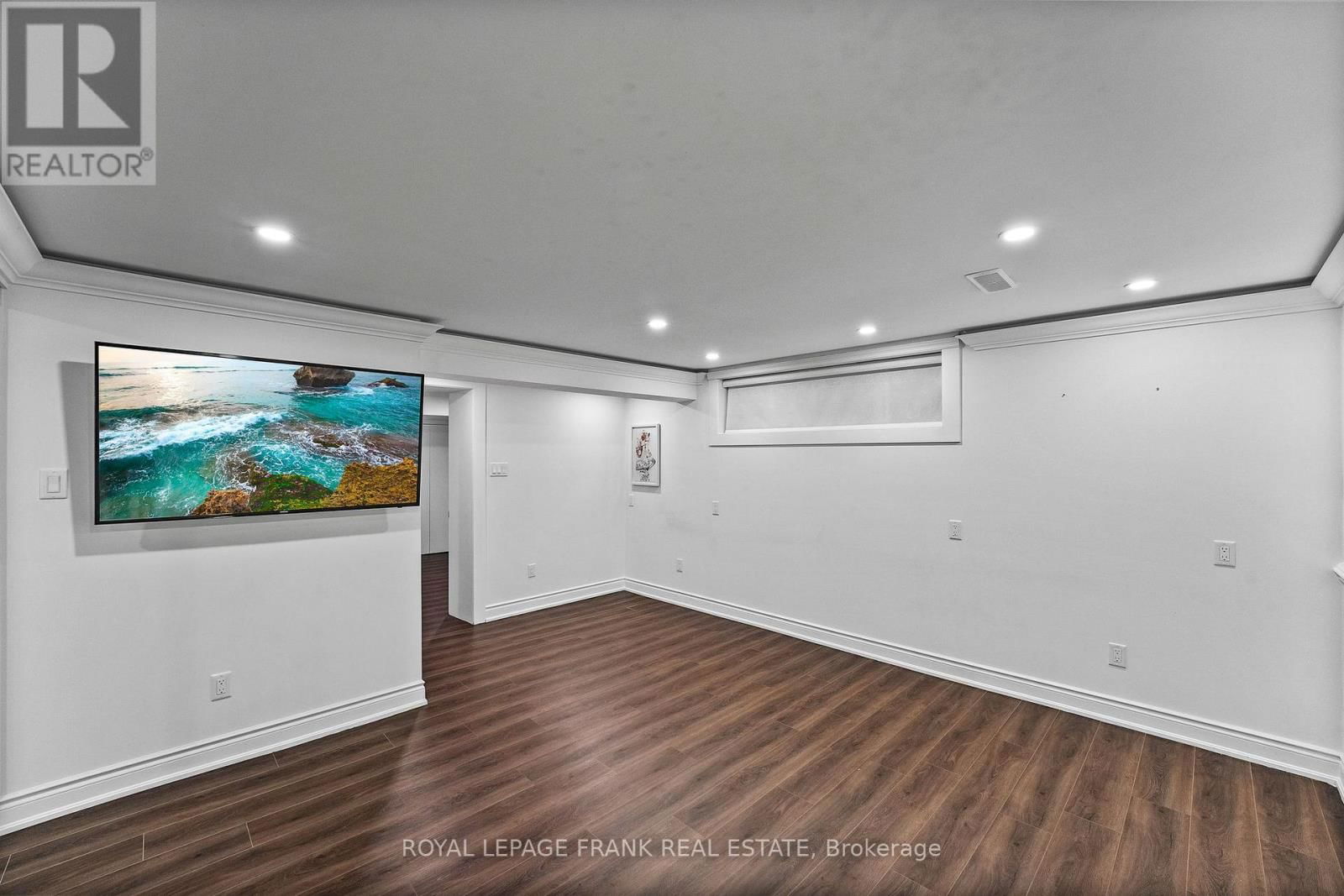 251 SHERWOOD COURT Image 37