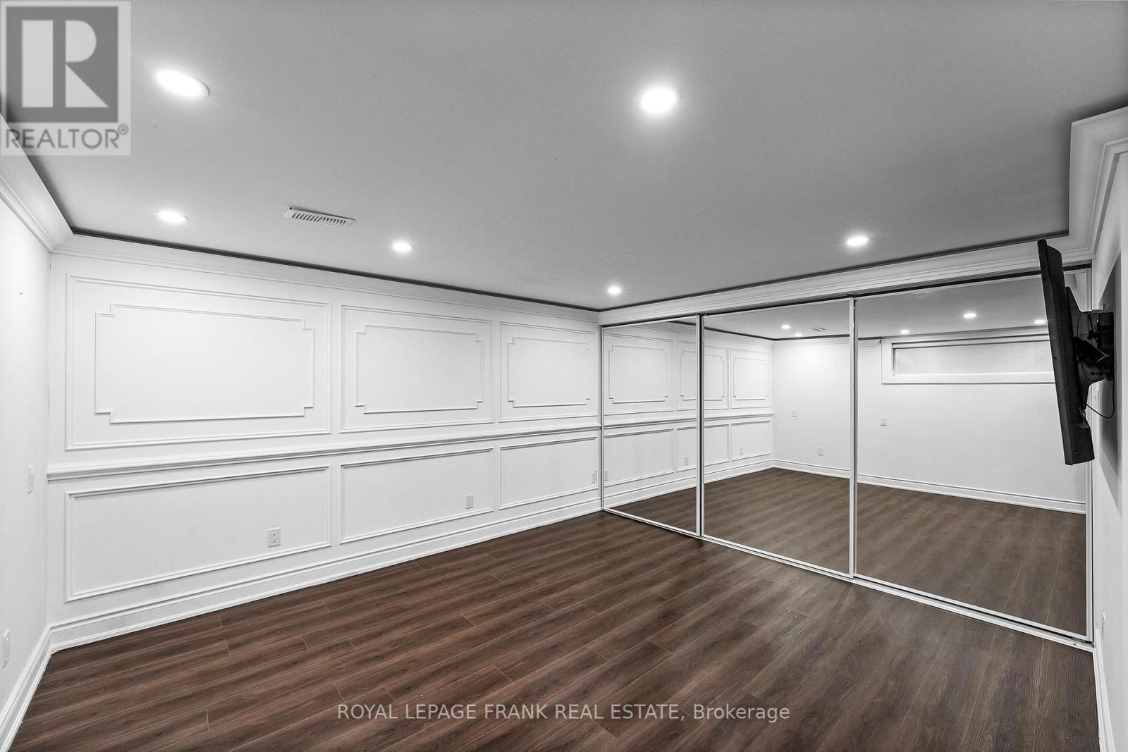251 SHERWOOD COURT Image 38