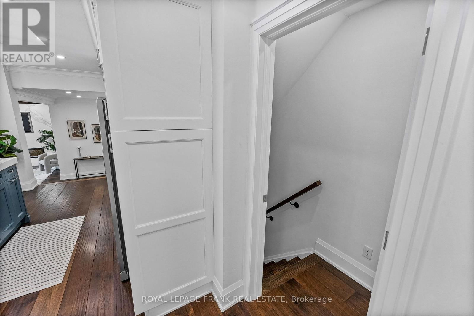 251 SHERWOOD COURT Image 39