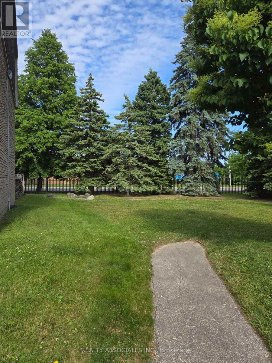 39 - 2 STONEHILL COURT Image 3