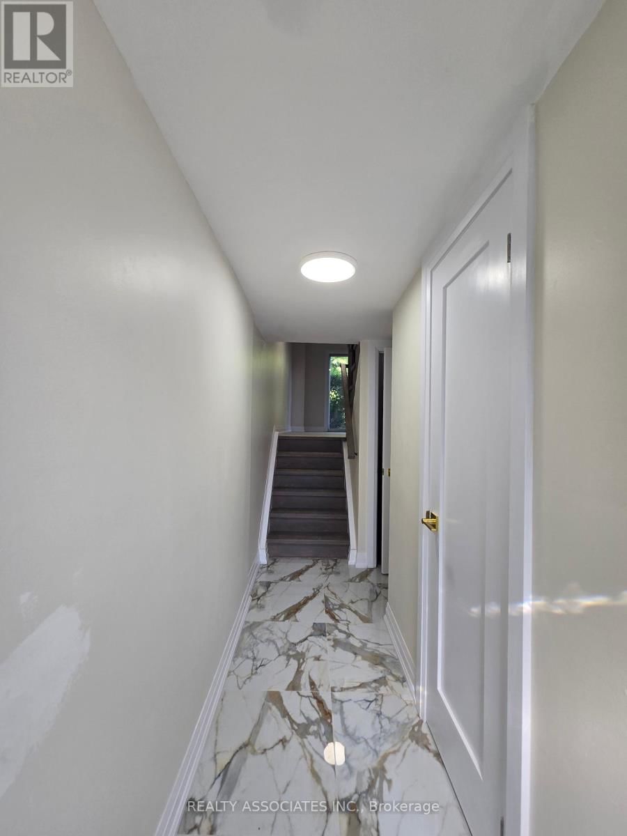 39 - 2 STONEHILL COURT Image 36