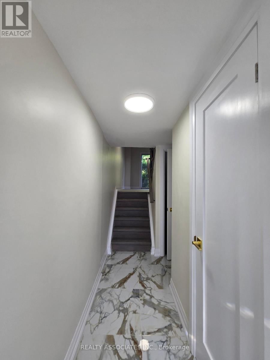39 - 2 STONEHILL COURT Image 37