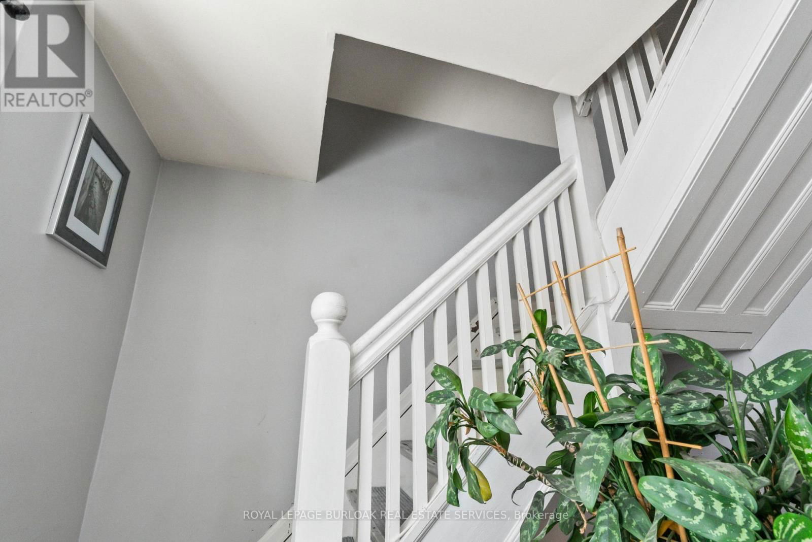 191 SIMCOE STREET SOUTH Image 13