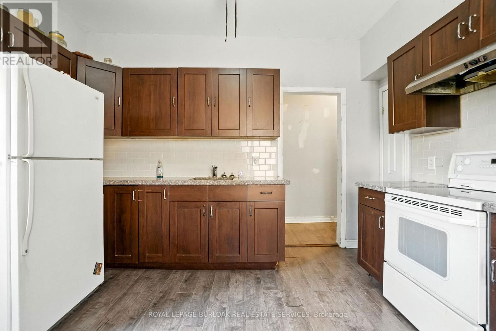 191 SIMCOE STREET SOUTH Image 17