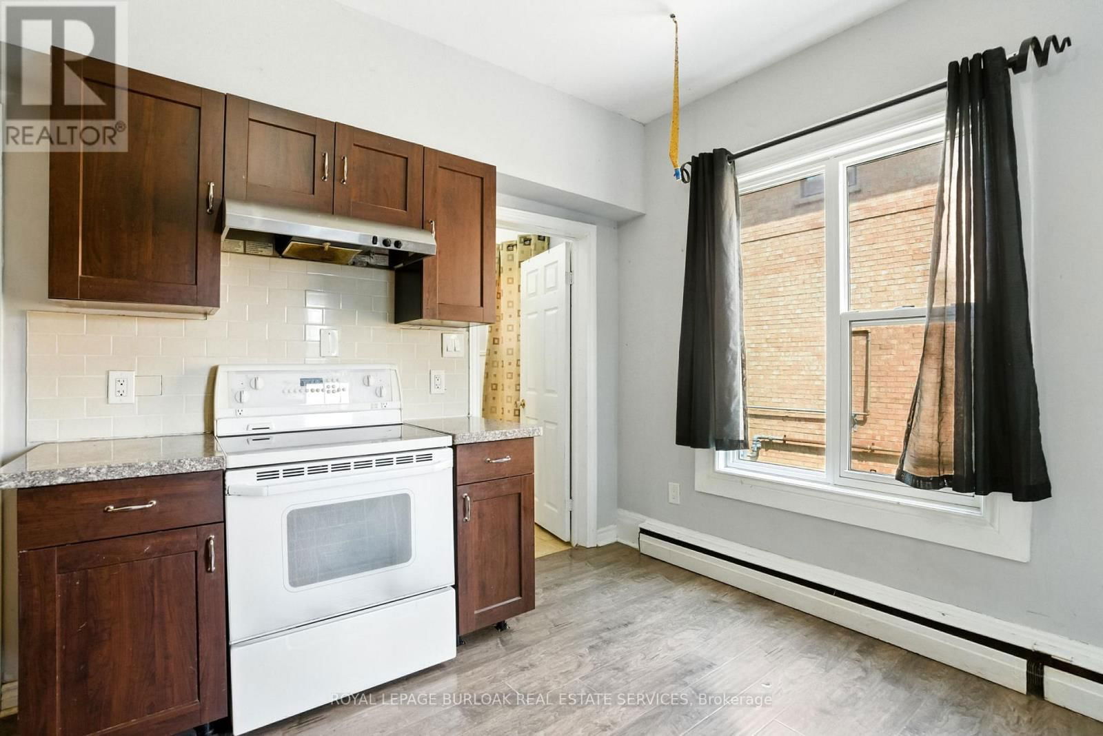 191 SIMCOE STREET SOUTH Image 18