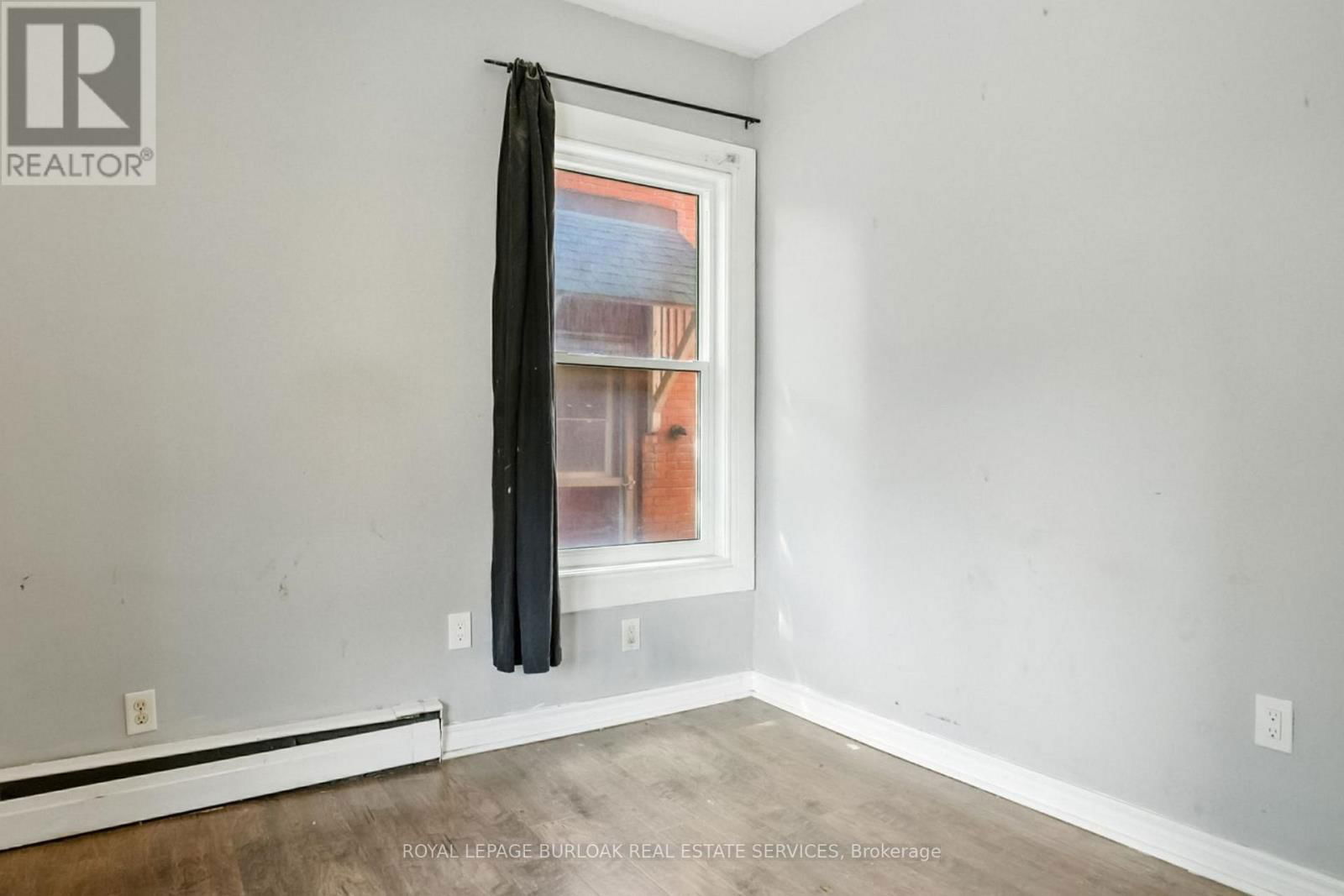191 SIMCOE STREET SOUTH Image 21