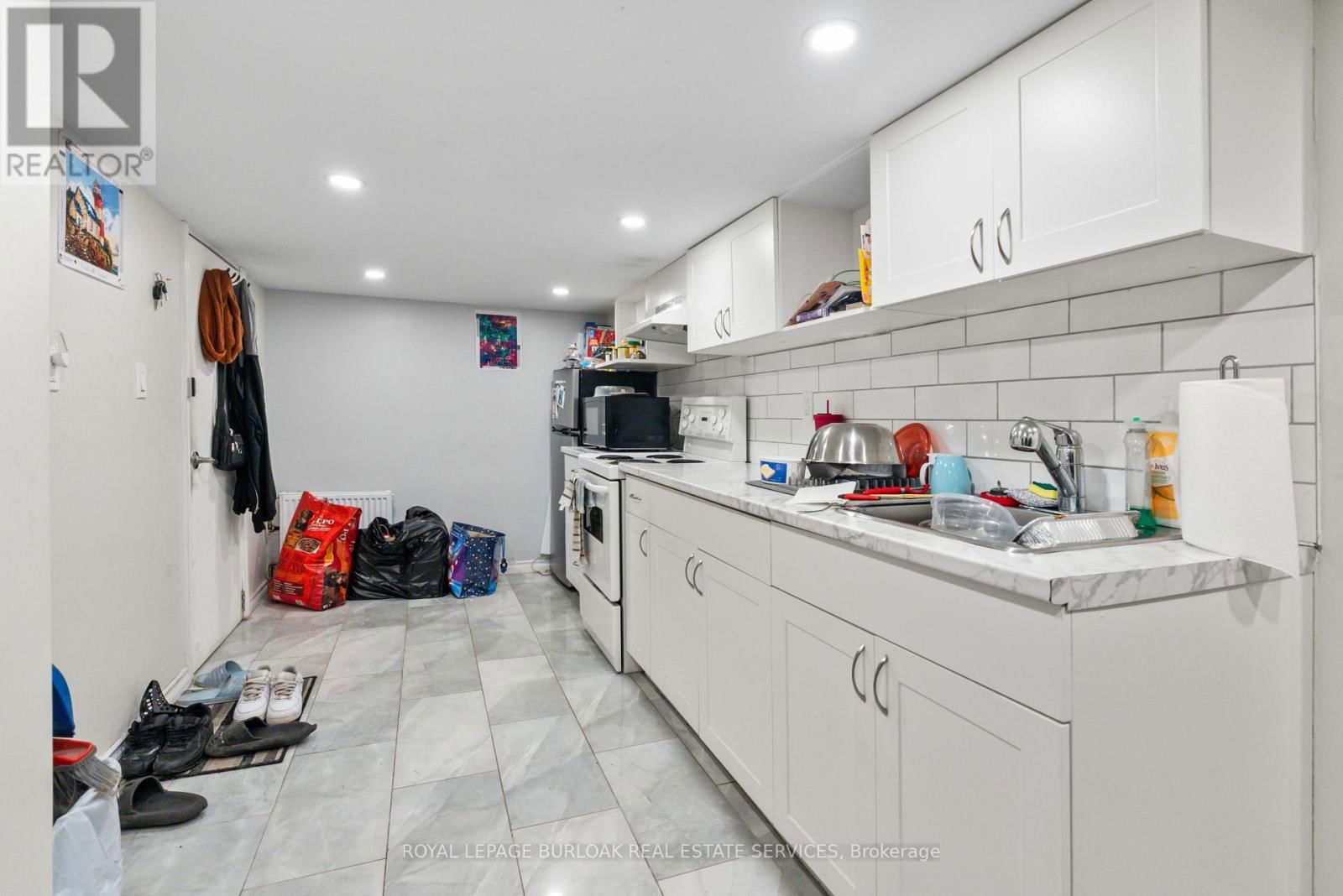 191 SIMCOE STREET SOUTH Image 24