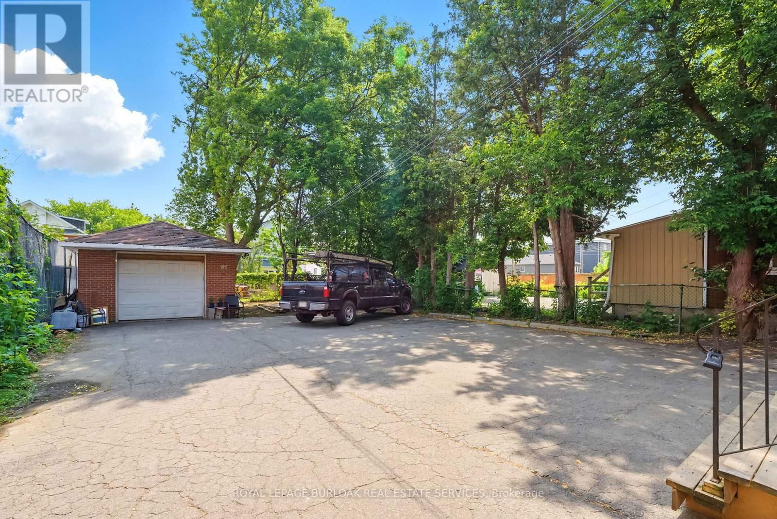 191 SIMCOE STREET SOUTH Image 3