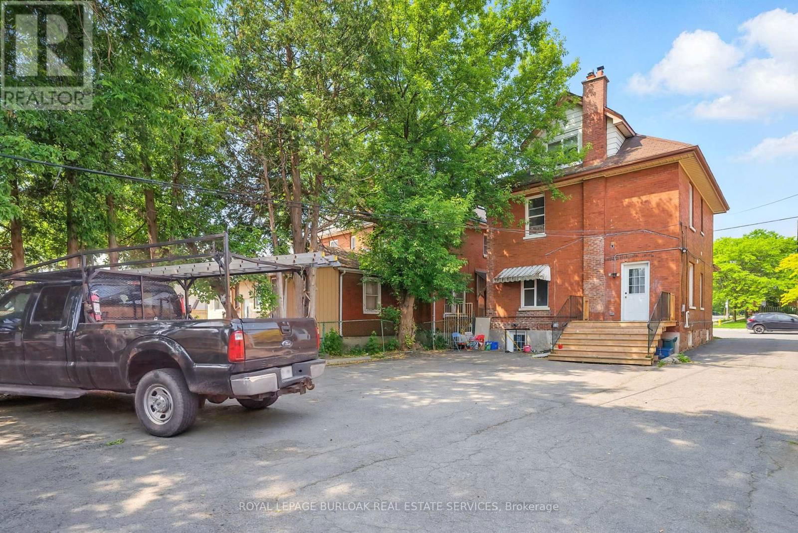 191 SIMCOE STREET SOUTH Image 4