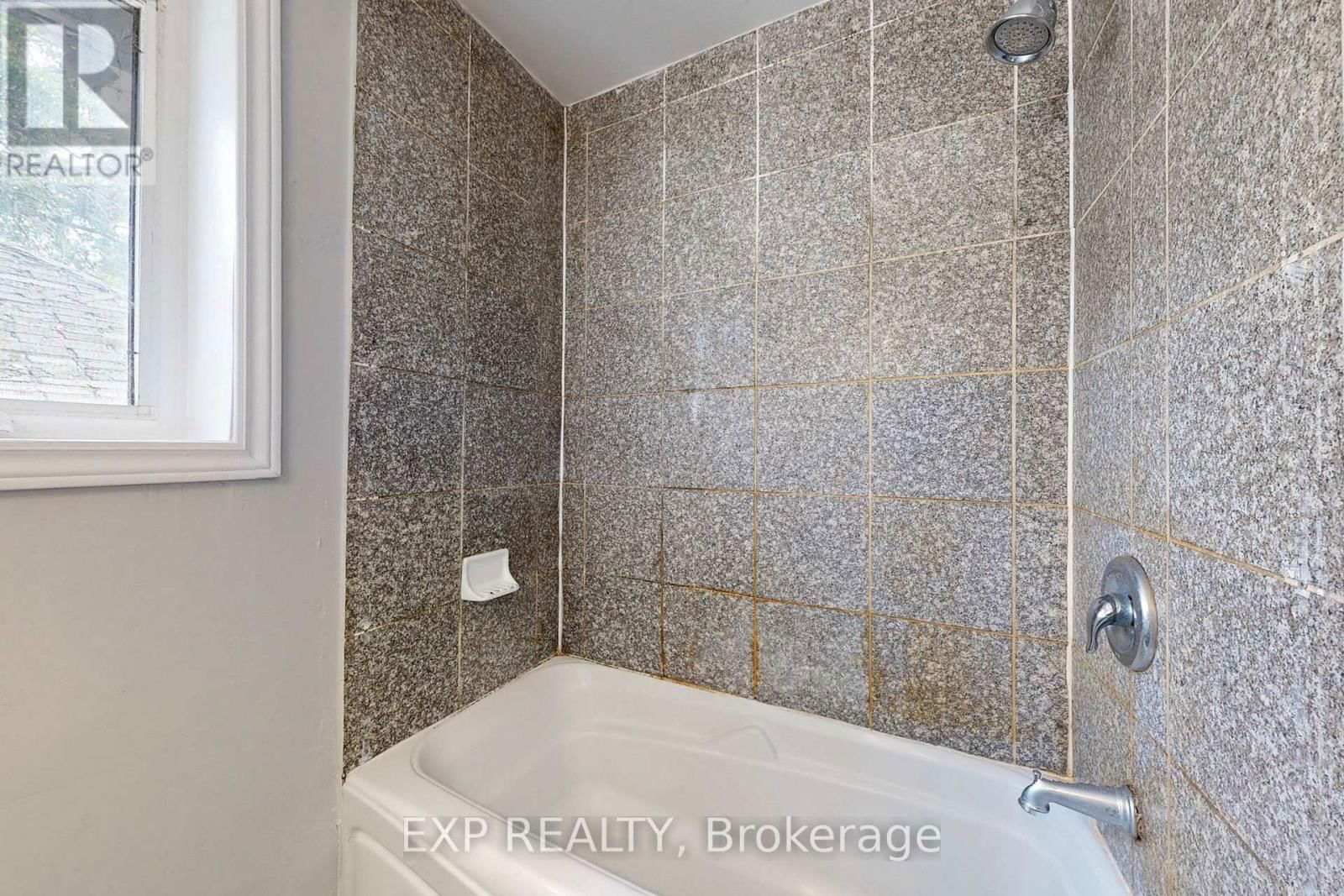 812 KENNEDY ROAD Image 29