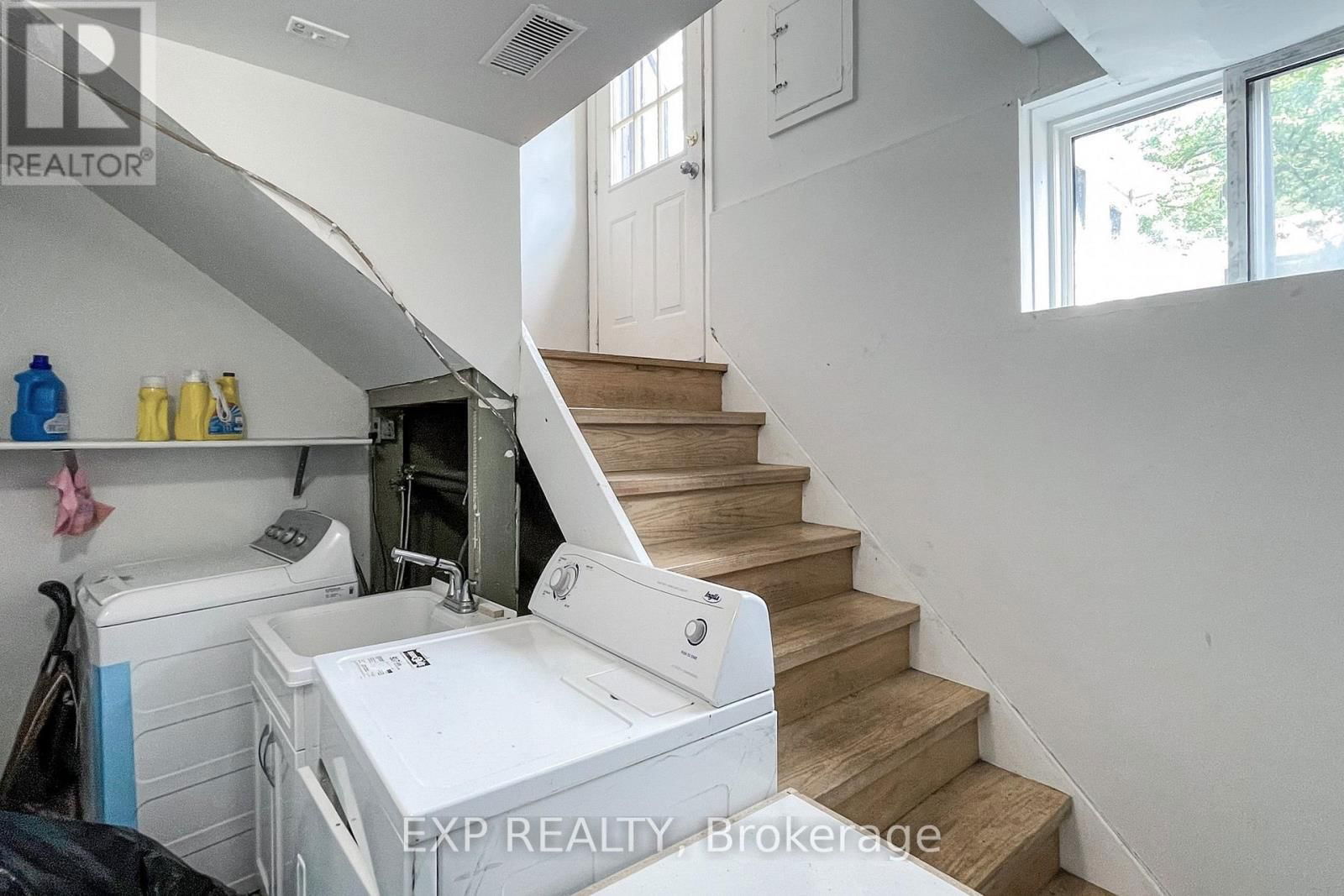 812 KENNEDY ROAD Image 30