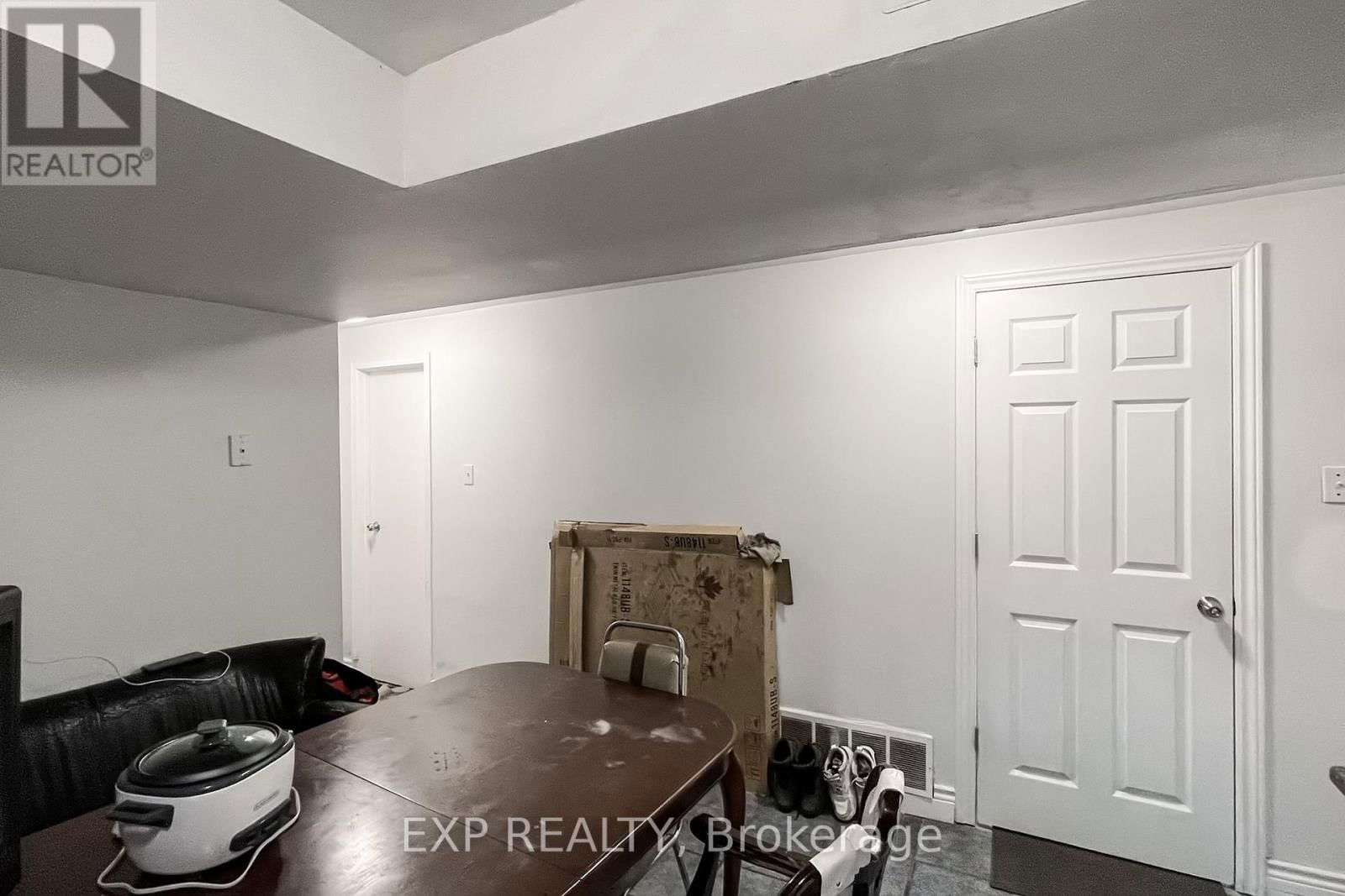 812 KENNEDY ROAD Image 34