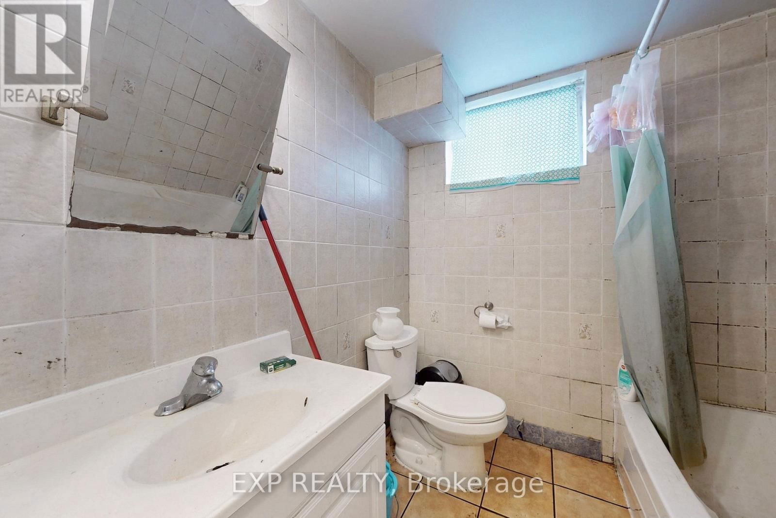 812 KENNEDY ROAD Image 42