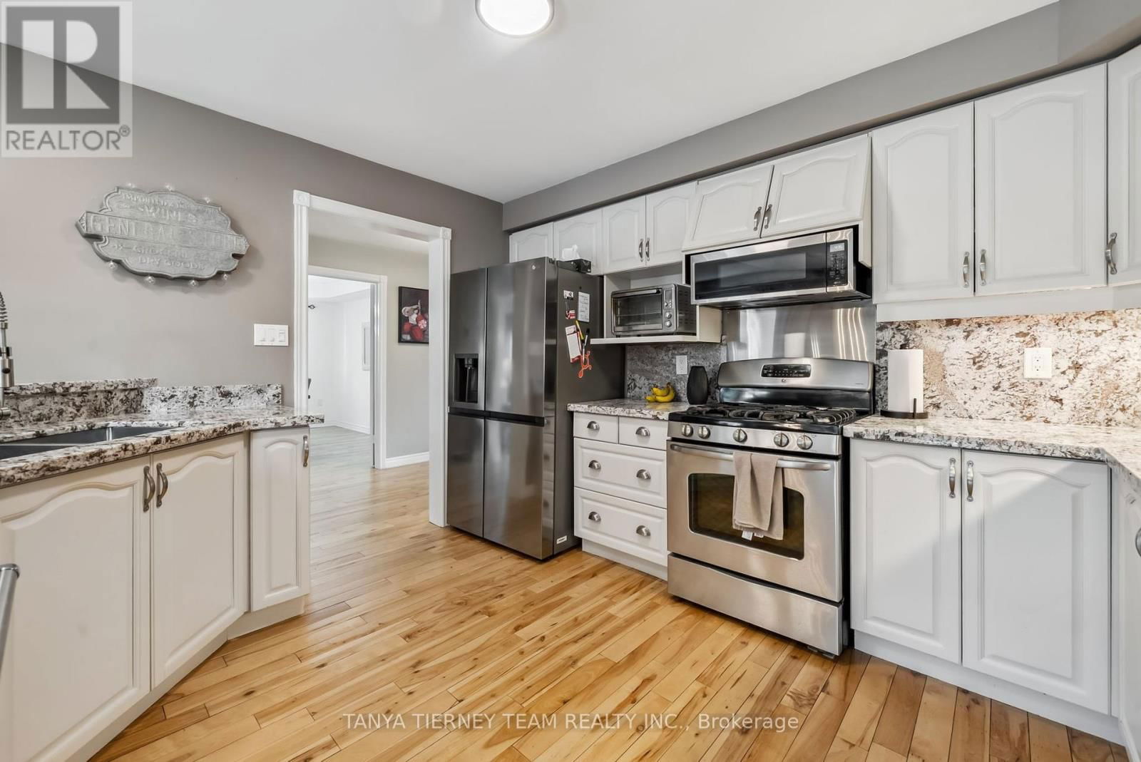 8 NATHAN AVENUE Image 18
