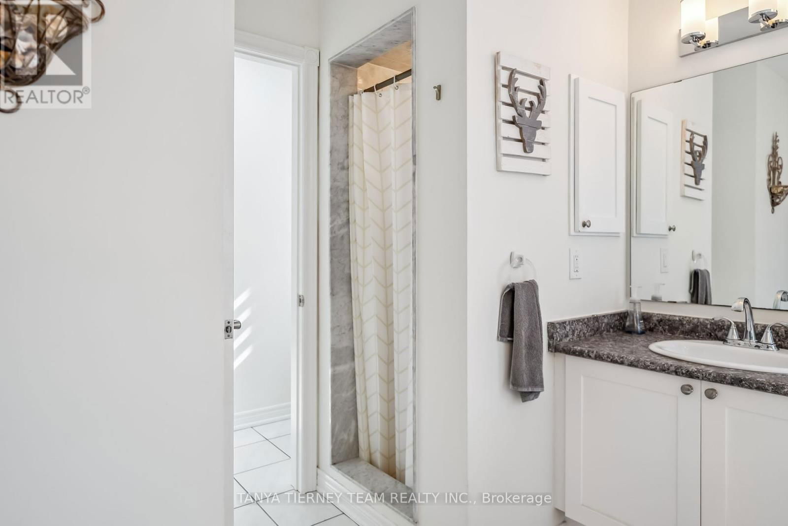 8 NATHAN AVENUE Image 25