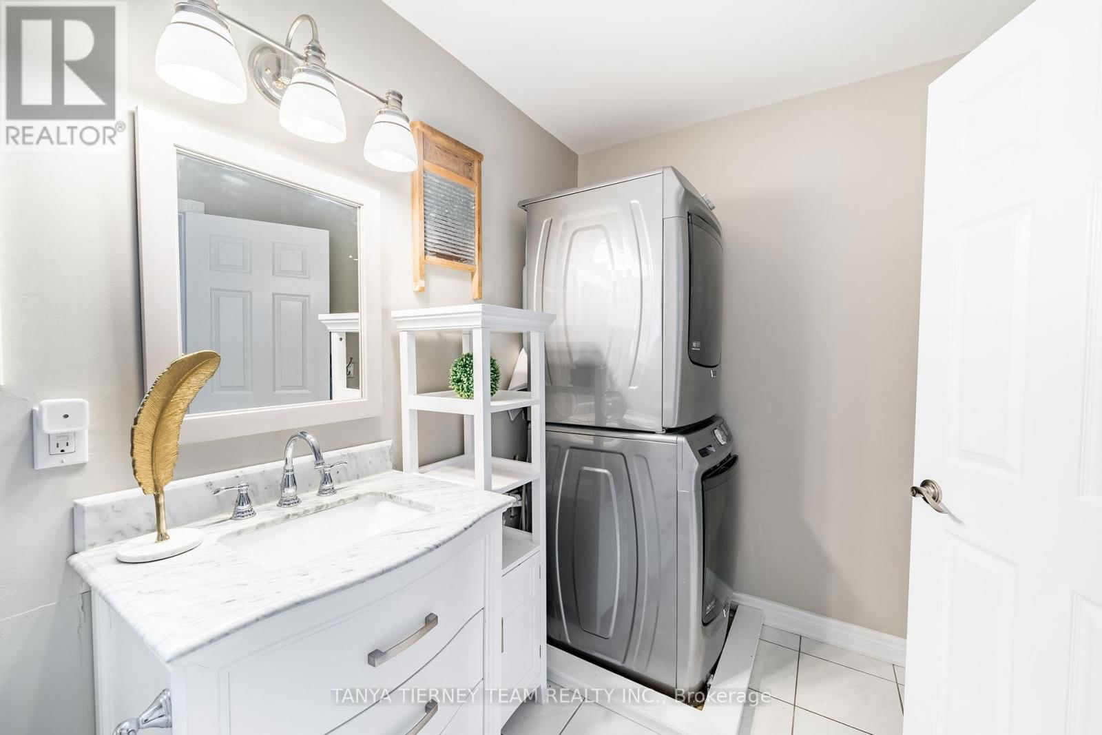 8 NATHAN AVENUE Image 31
