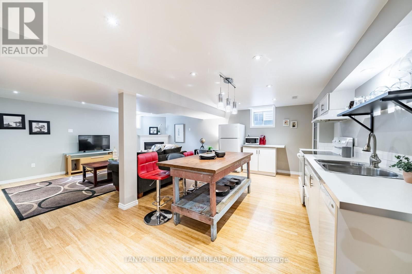 8 NATHAN AVENUE Image 32