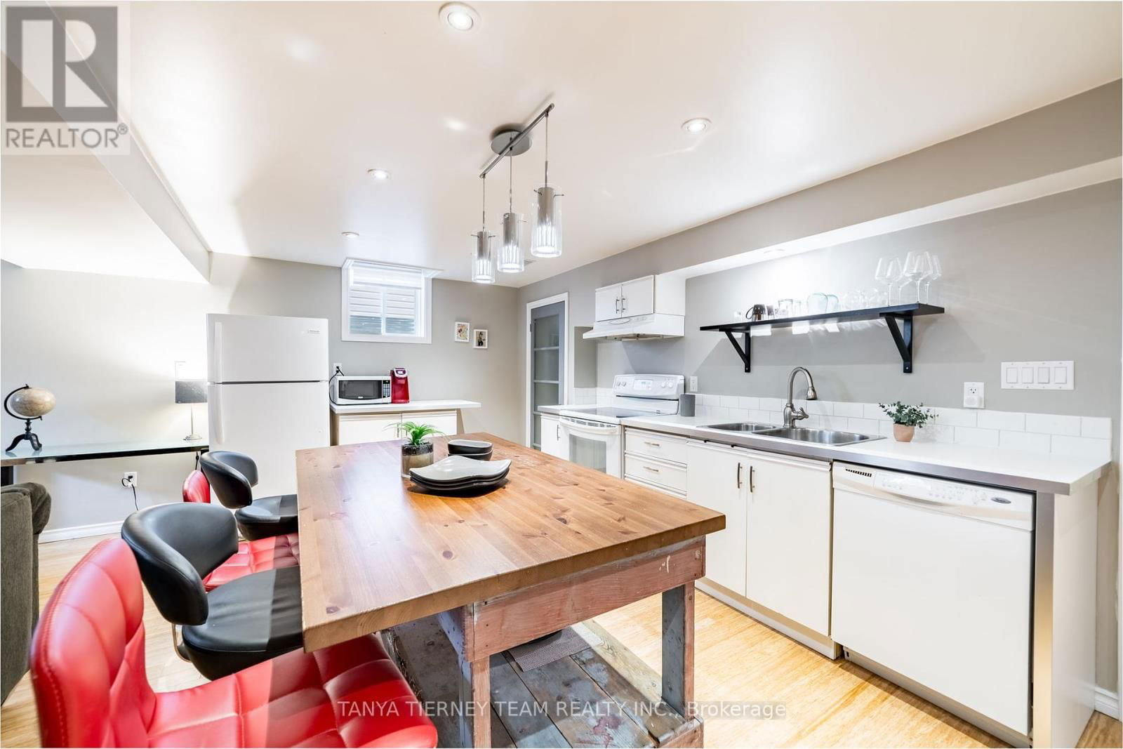 8 NATHAN AVENUE Image 33