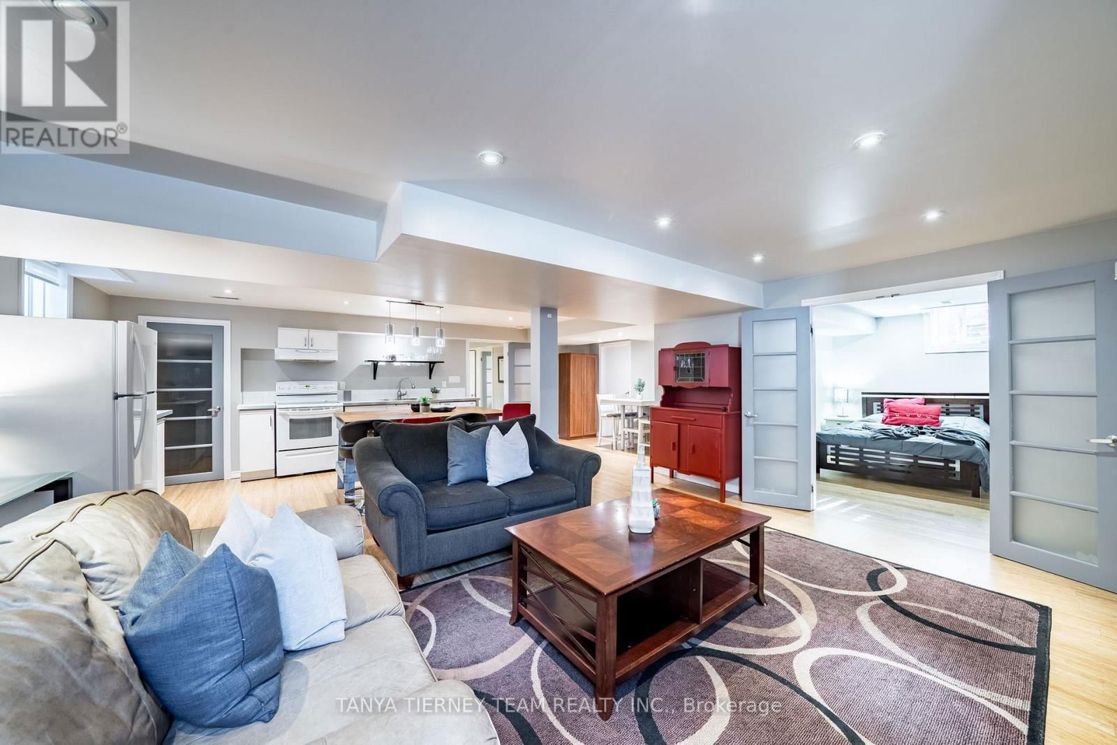 8 NATHAN AVENUE Image 37