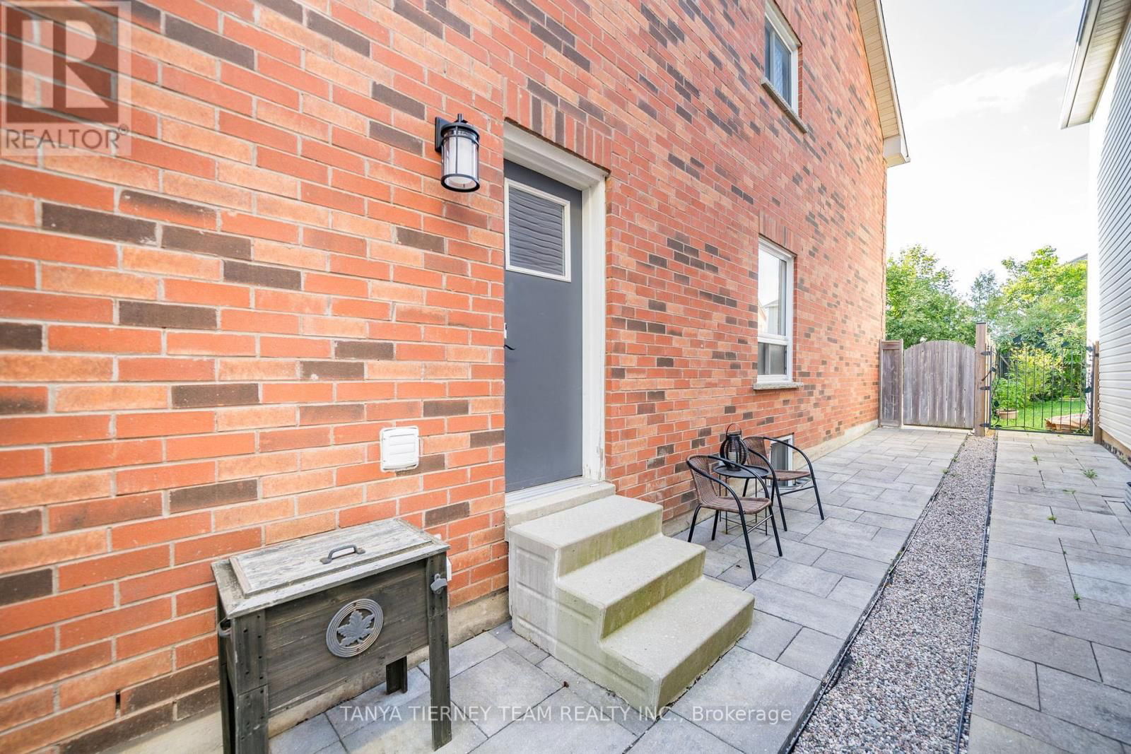 8 NATHAN AVENUE Image 39