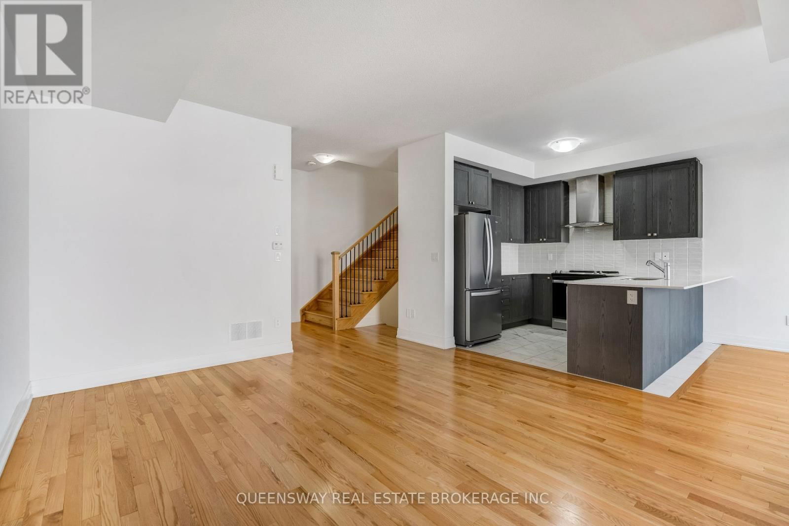 71 WATERSIDE WAY Image 10